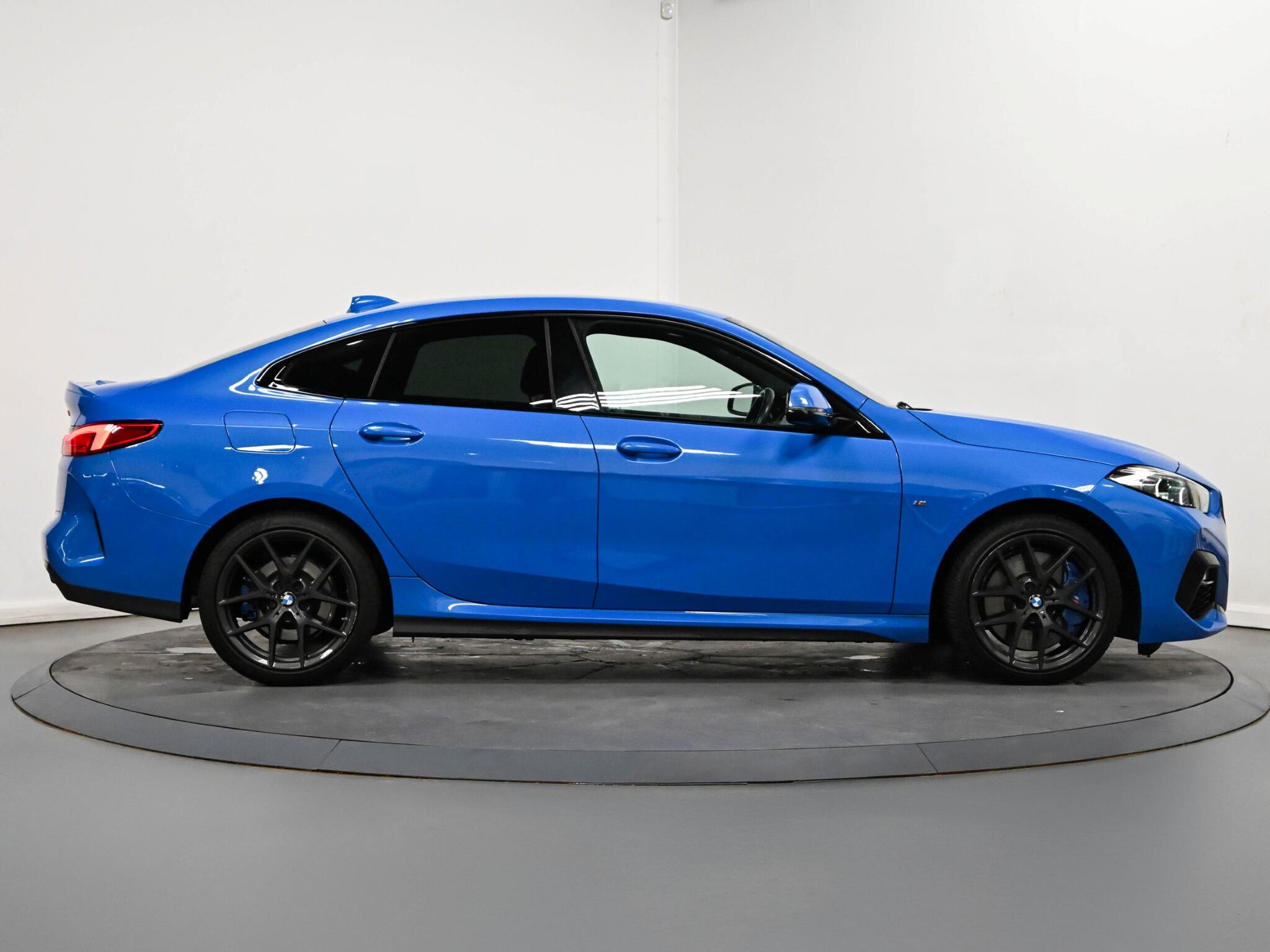 BMW 2 Series view 23