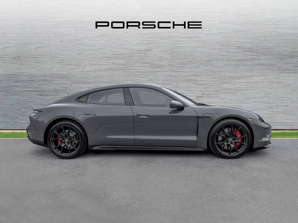 Porsche Taycan view 43