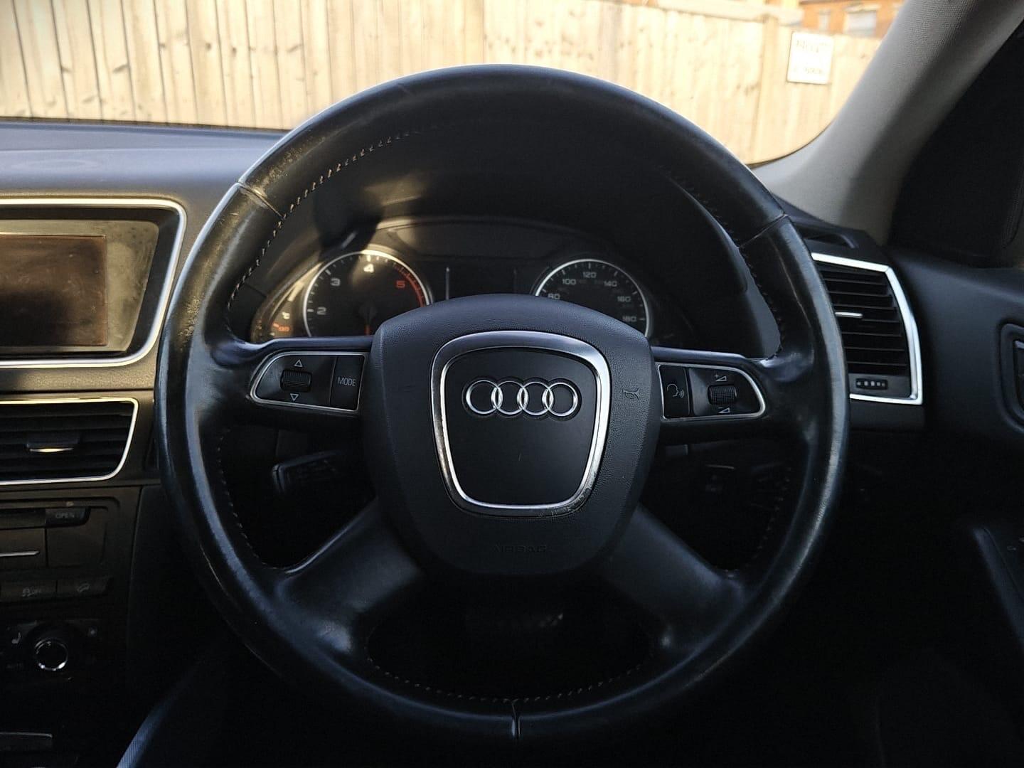 Audi Q5 view 16