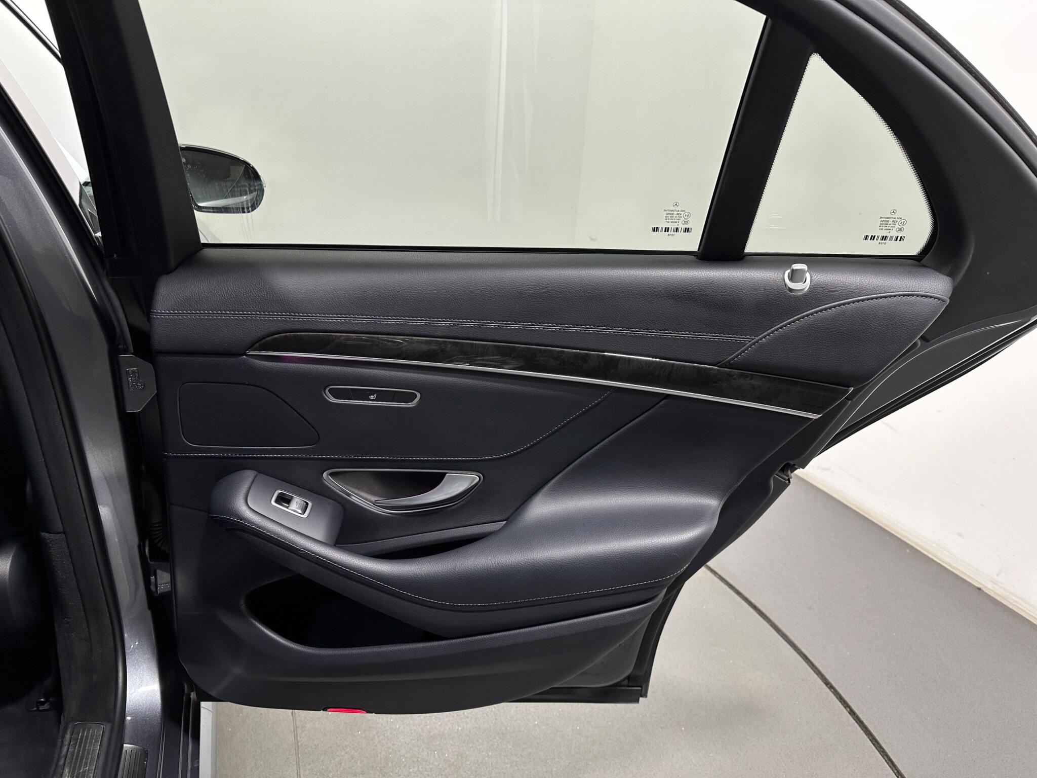 Mercedes-Benz S-Class view 46