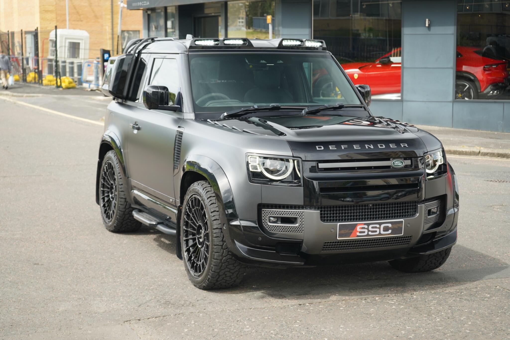Land Rover Defender 90 view 5