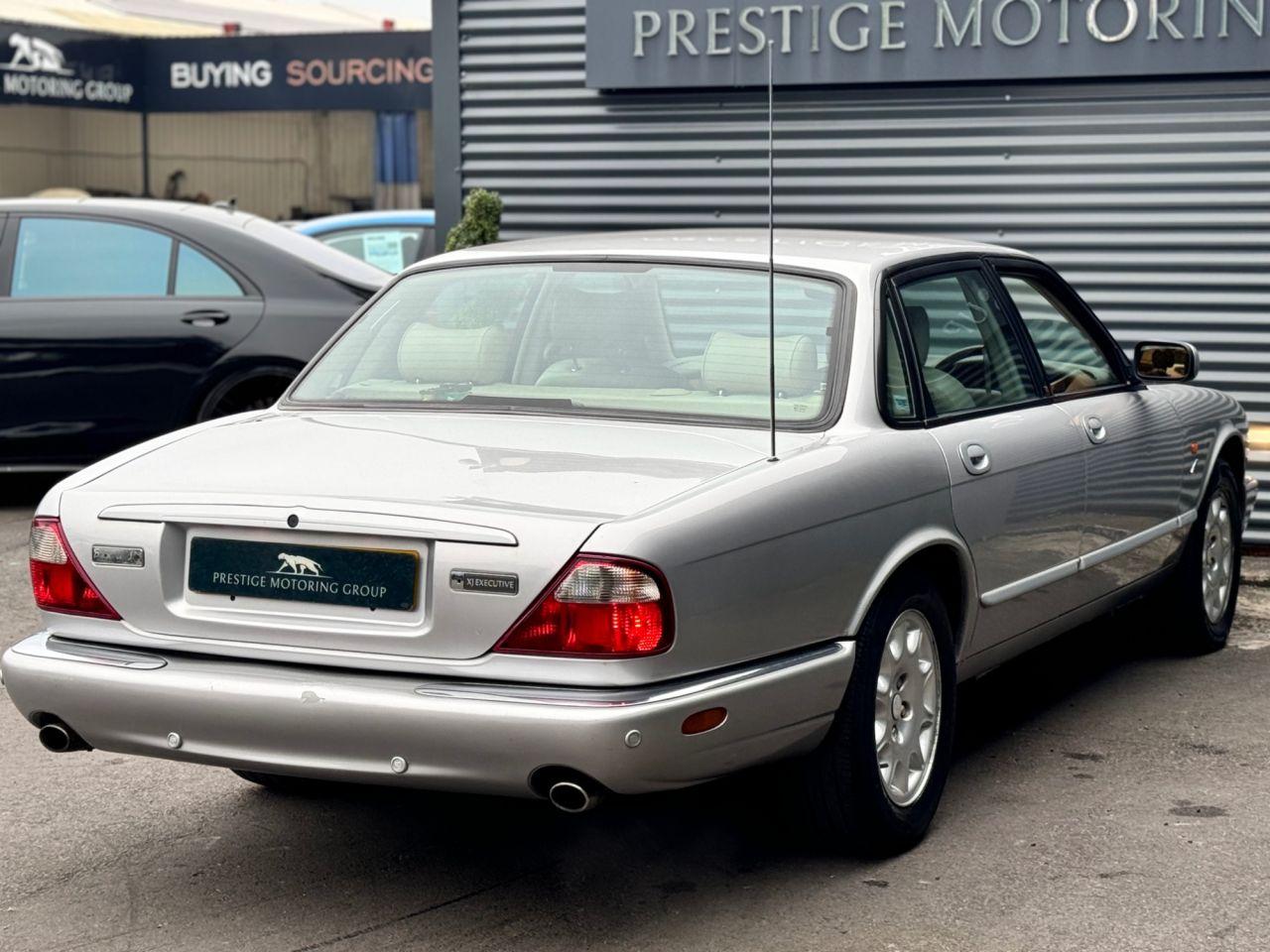 Jaguar XJ view 28