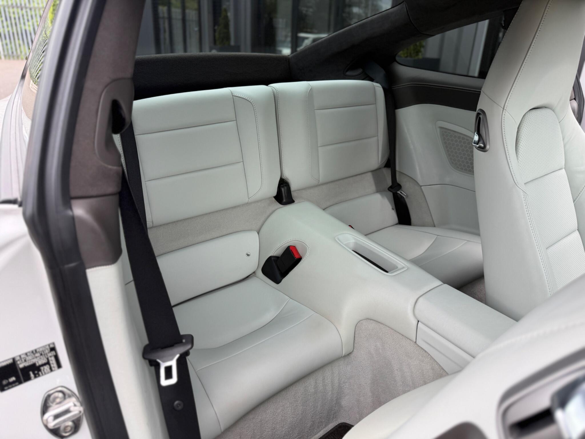 Porsche 911 view 45