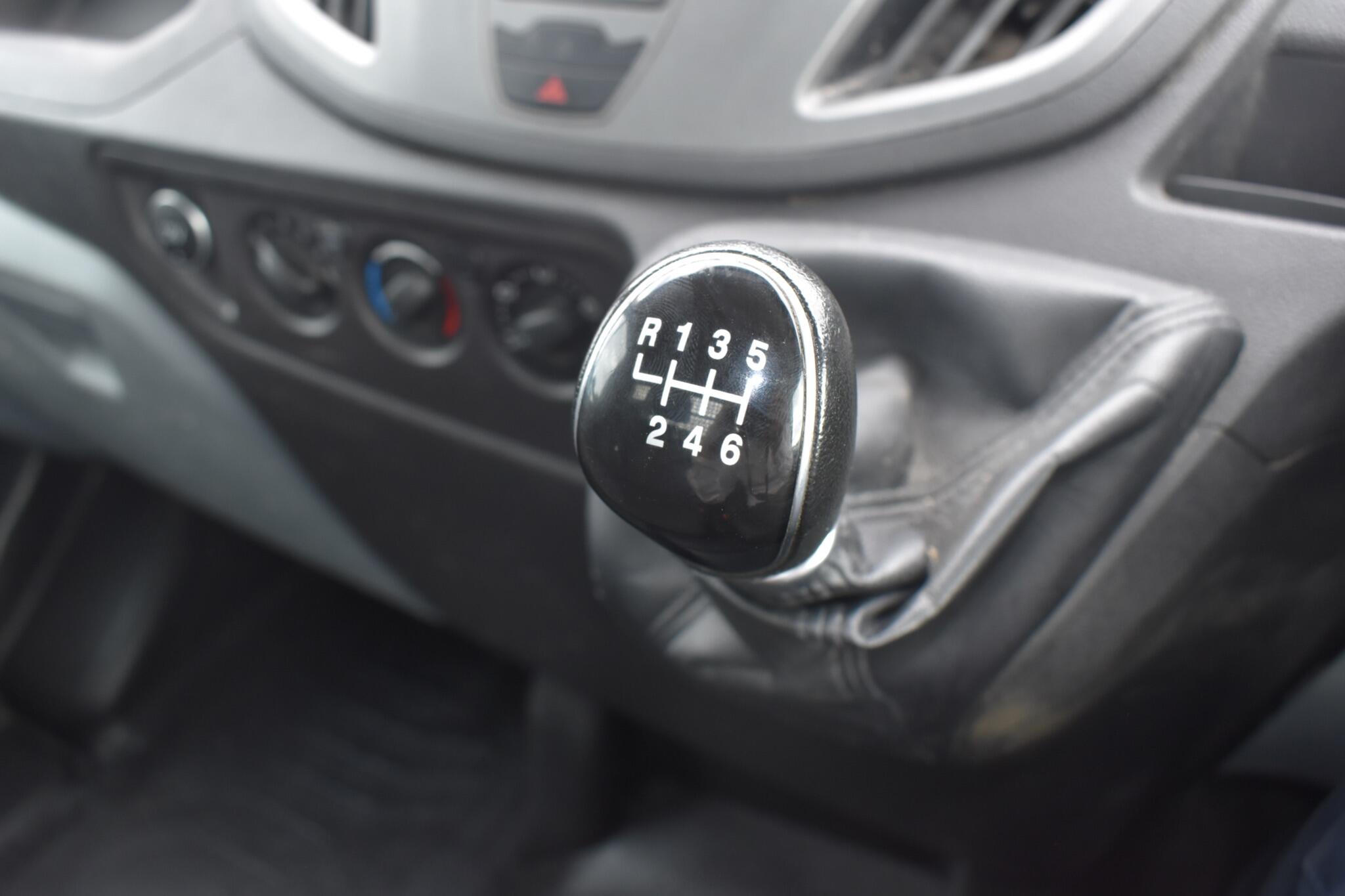 Transit - 2.0 350 EcoBlue RWD L2 H1 Euro 6 2dr (DRW) - Image 18