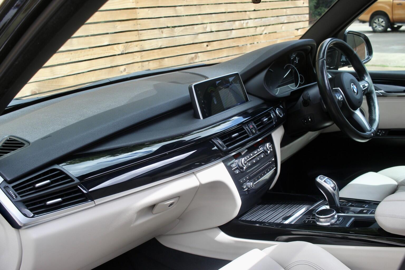 BMW X5 view 18