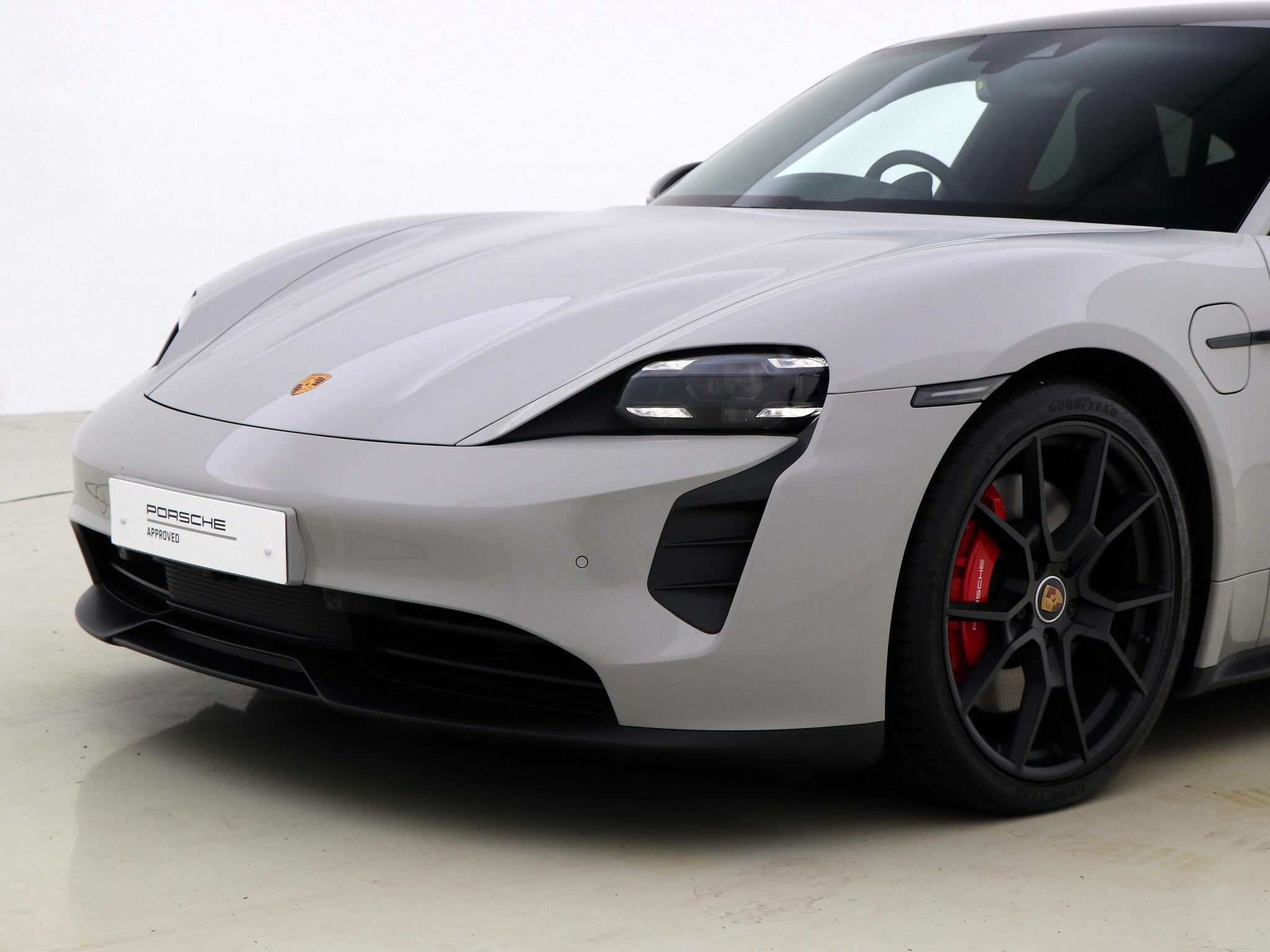 Porsche Taycan view 18