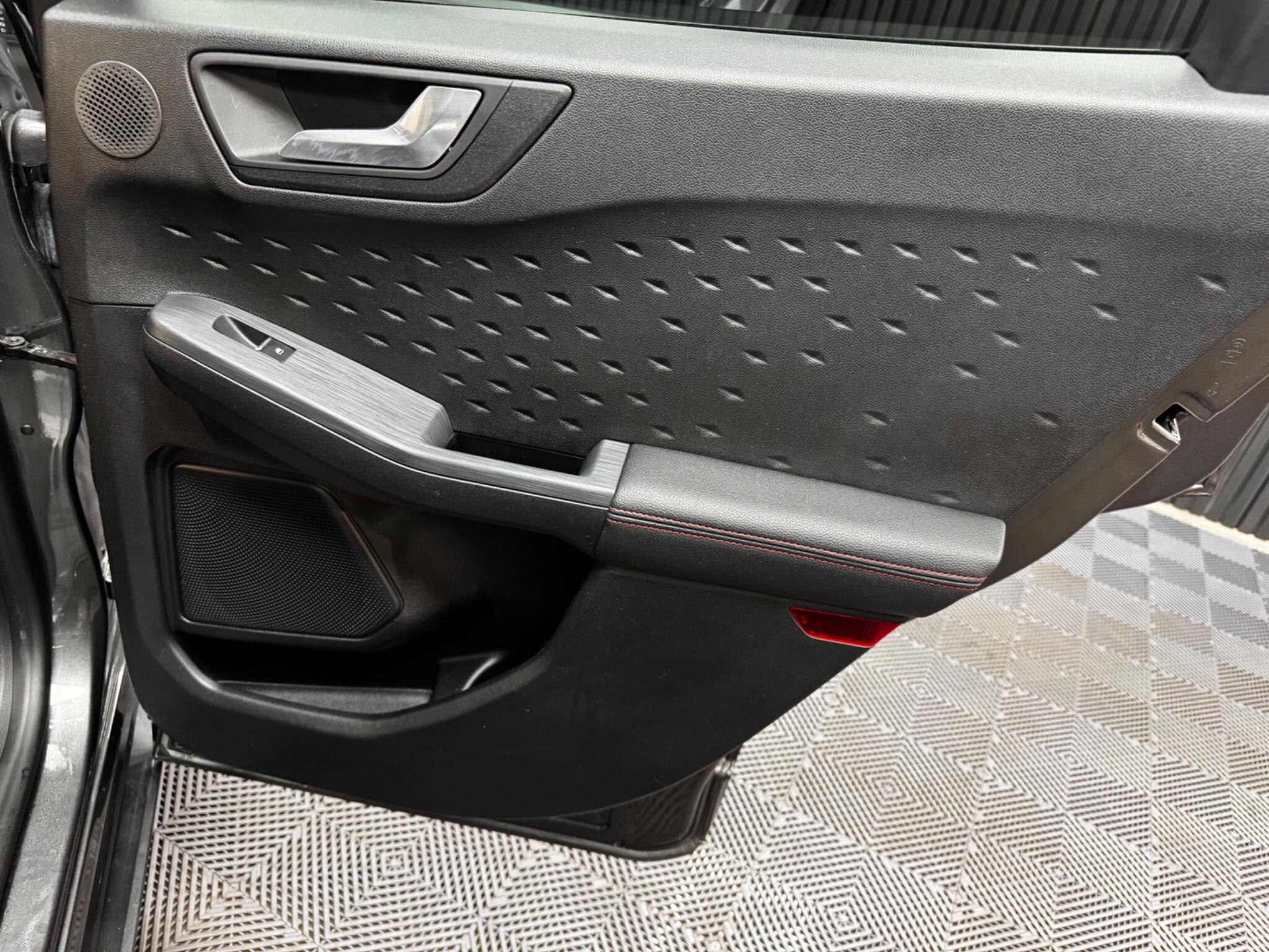 Ford Kuga view 40