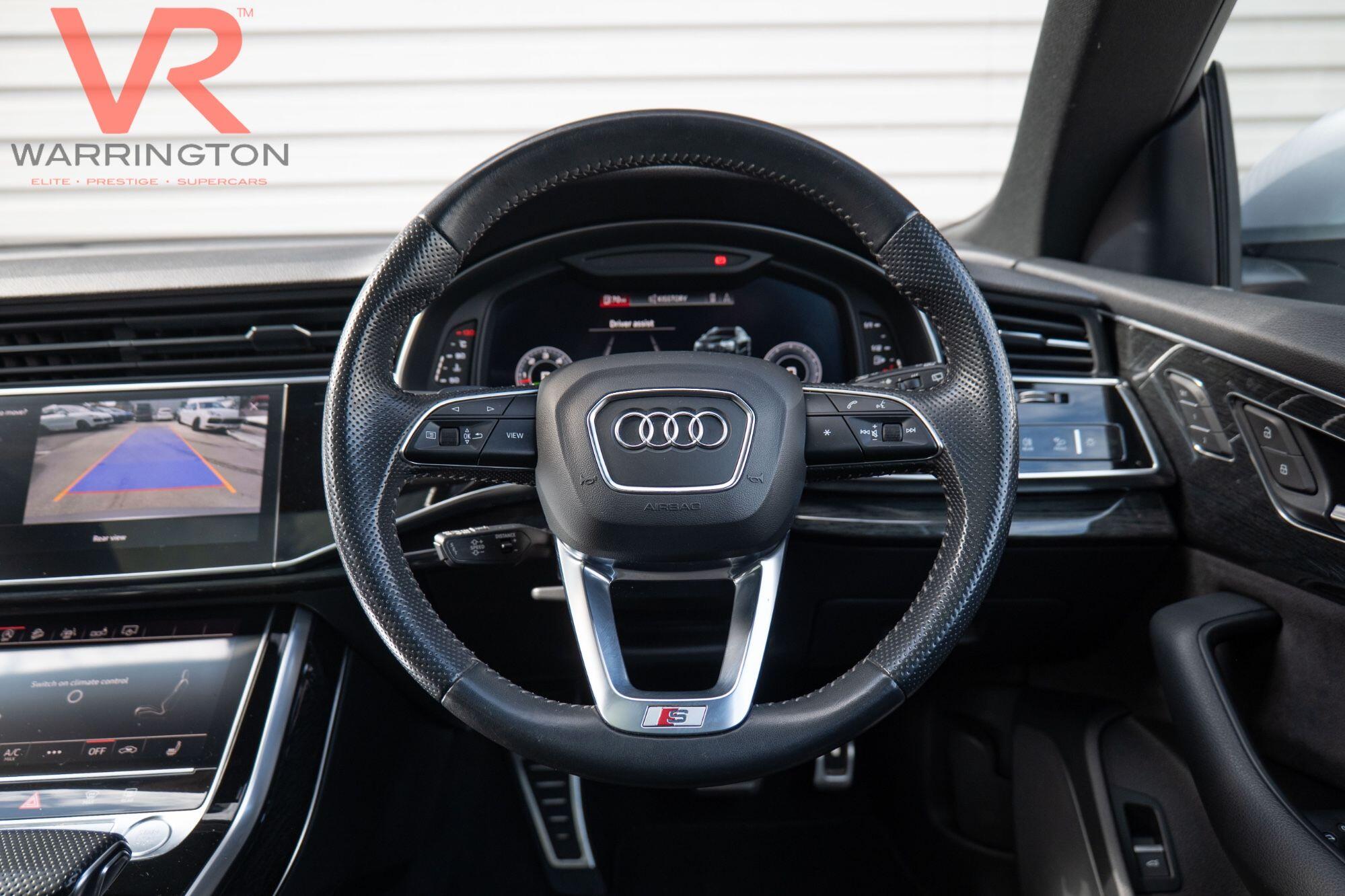 Audi Q8 view 9