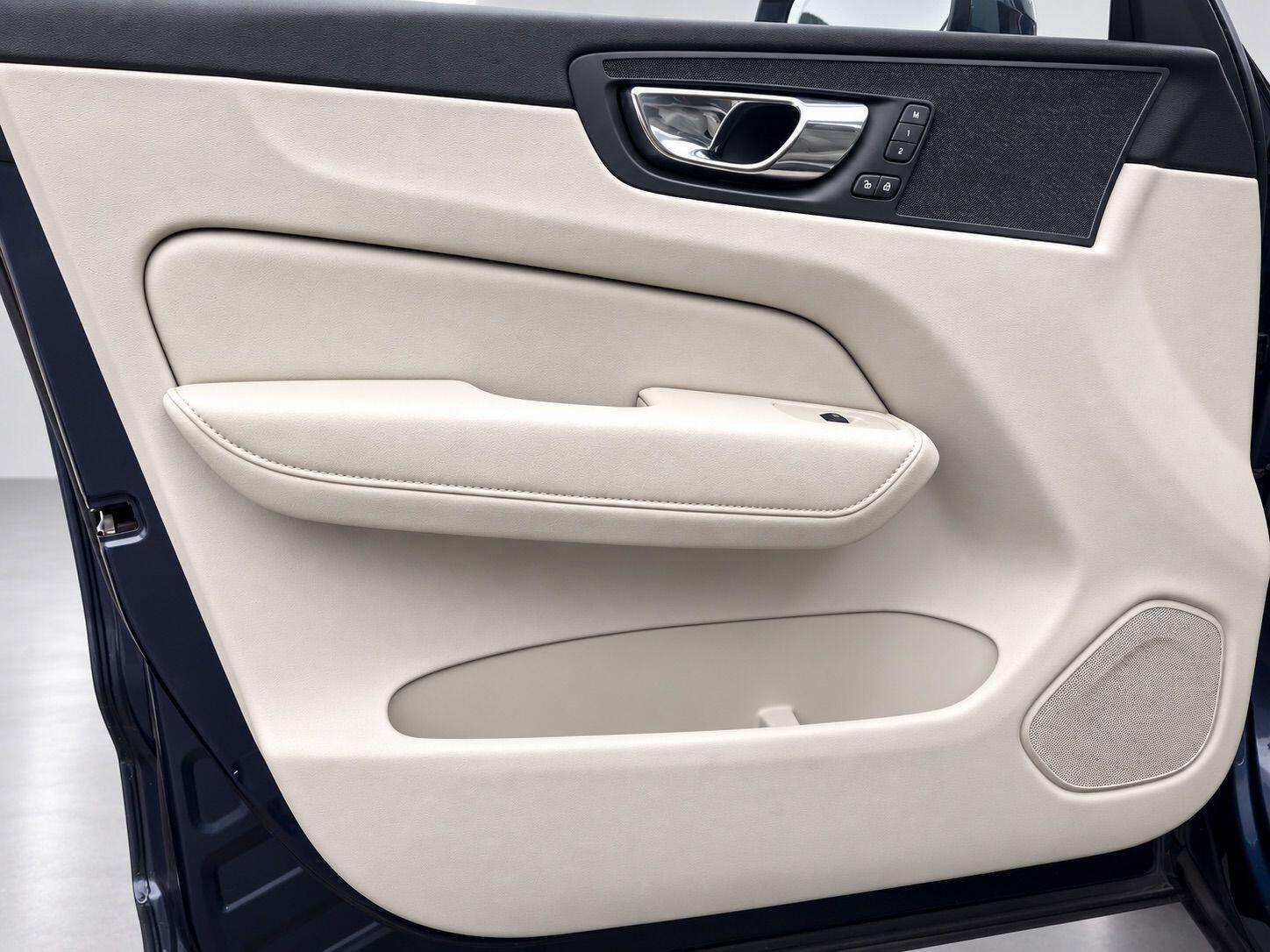 Volvo XC60 view 36