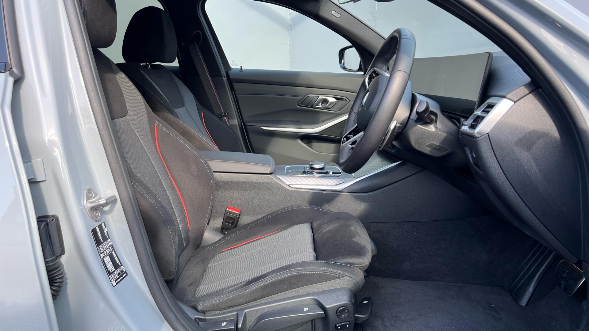BMW 3 Series view 11