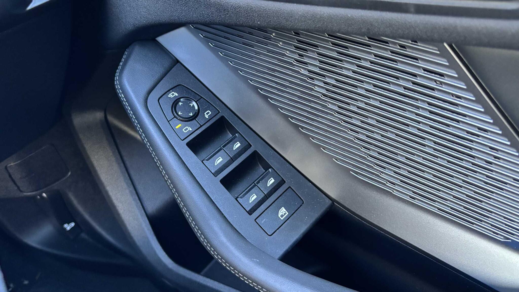 BMW 2 Series view 31