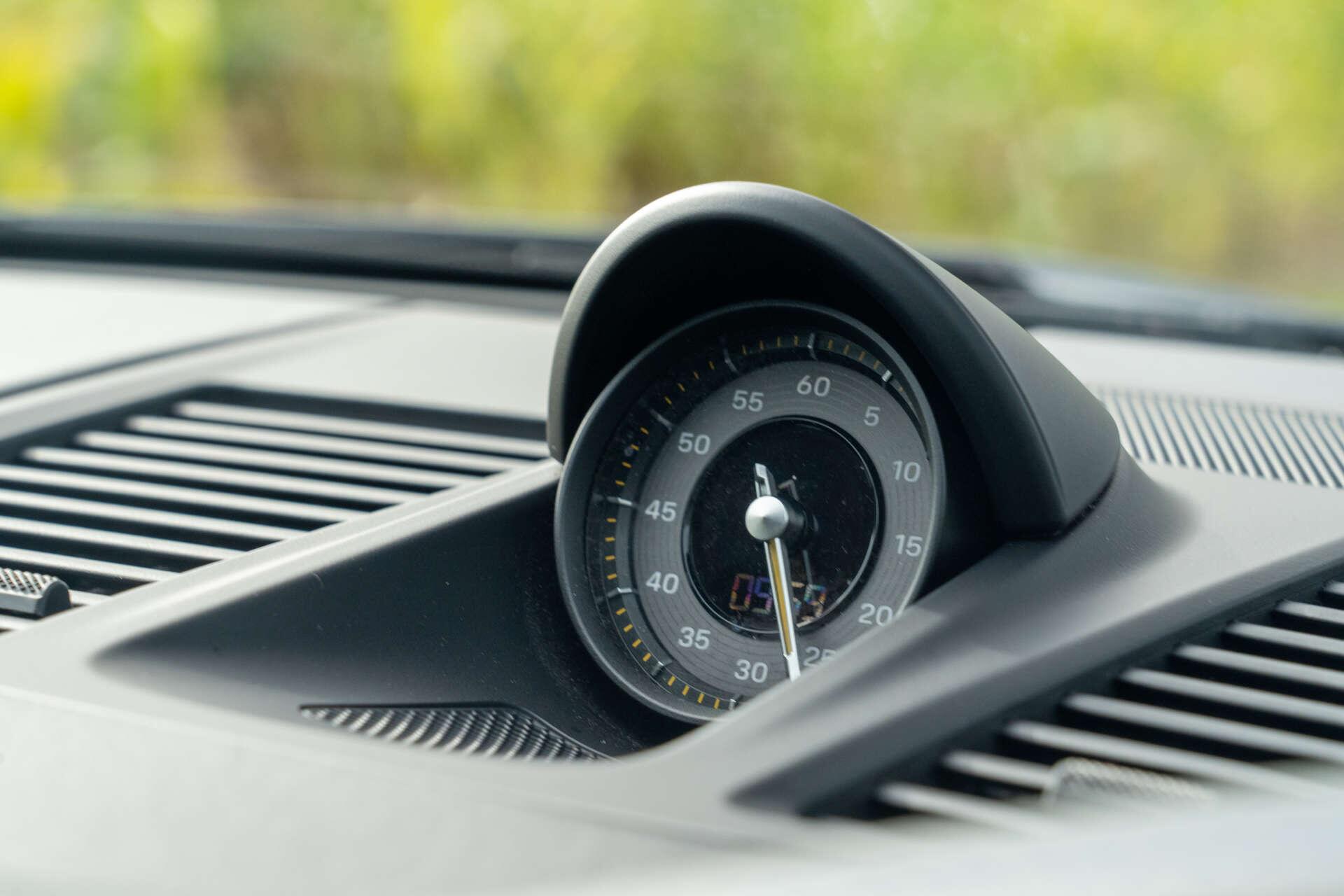 Porsche 911 view 15