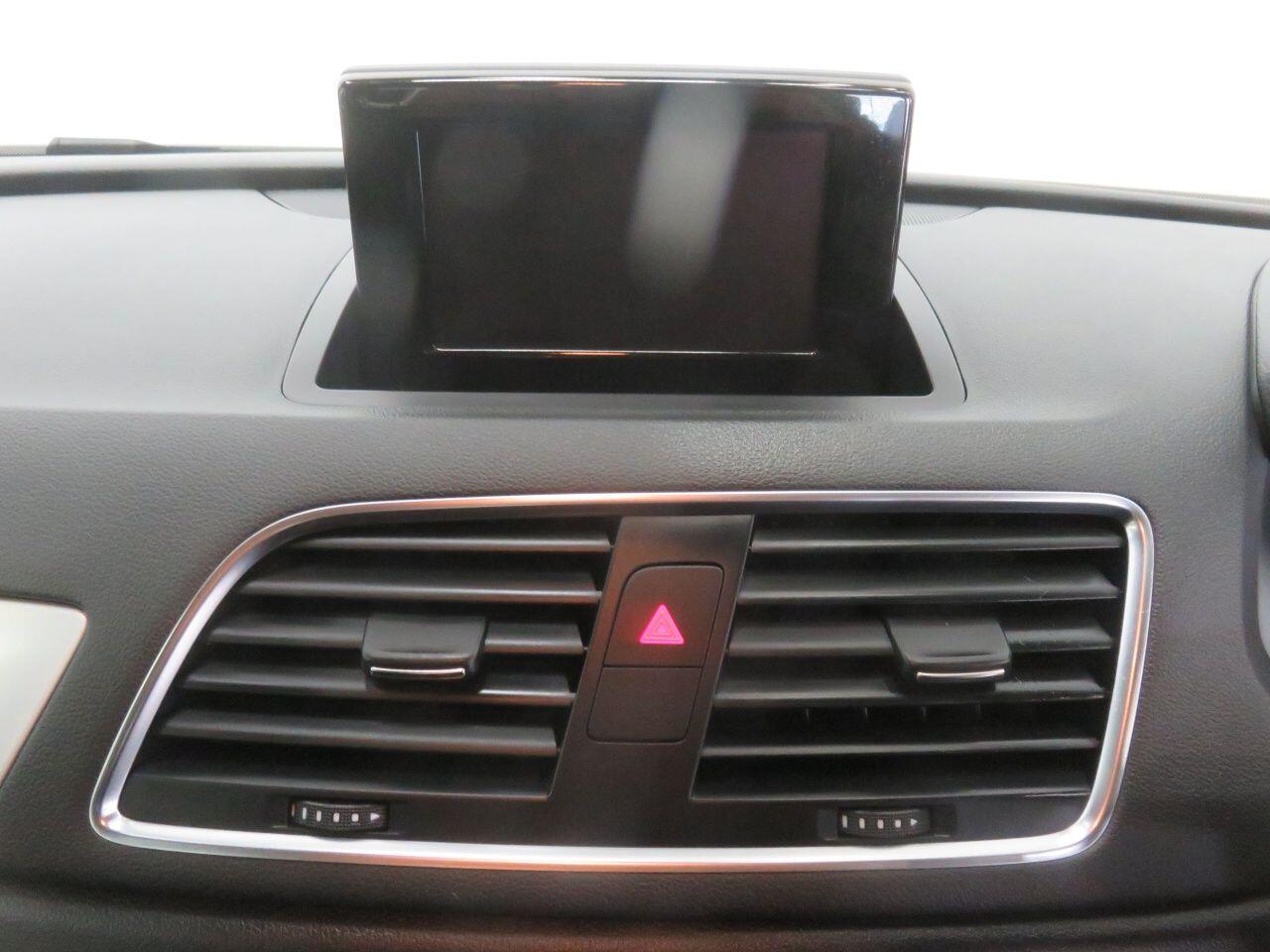 Audi Q3 view 37