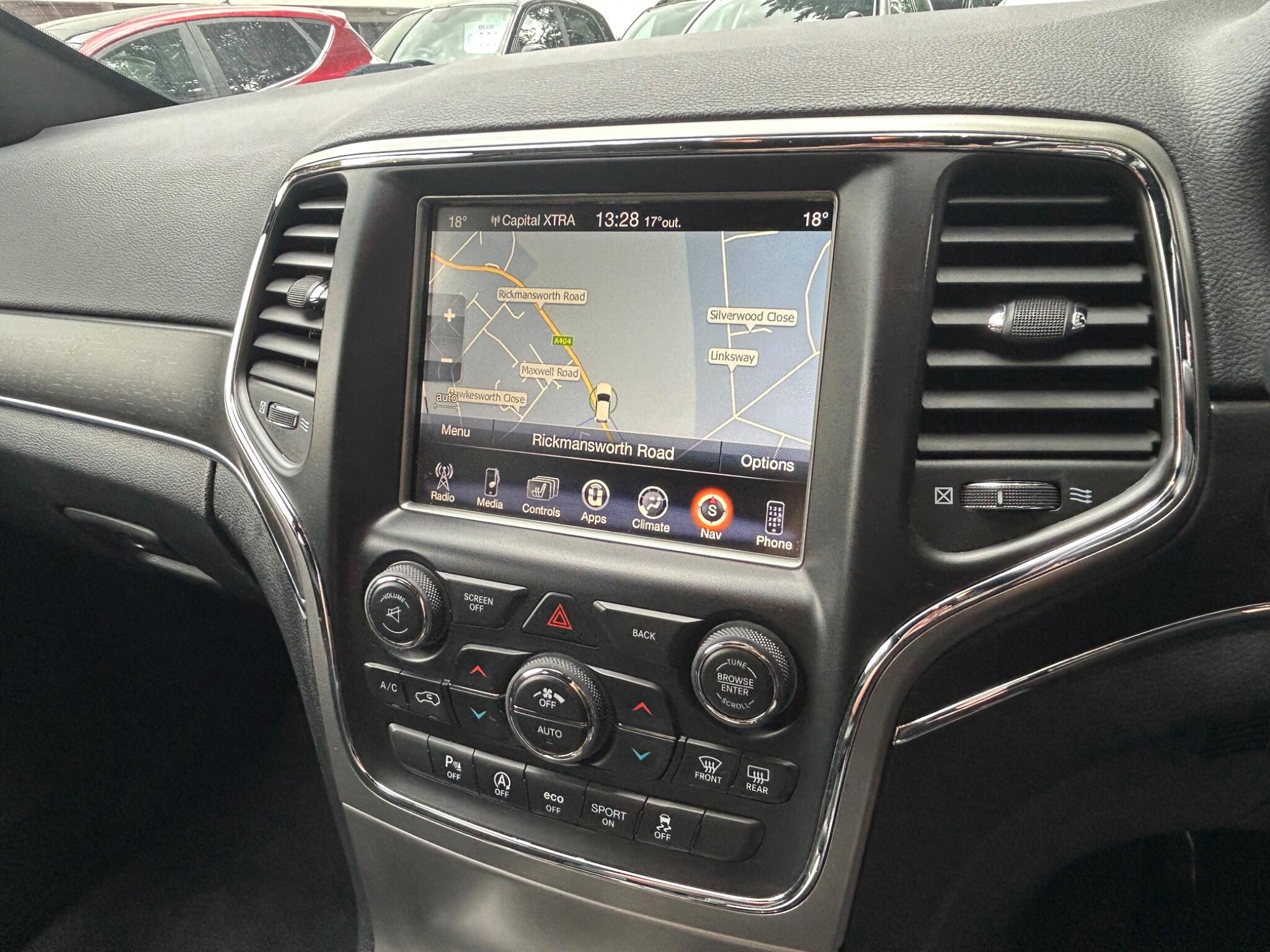 Jeep Grand Cherokee view 25