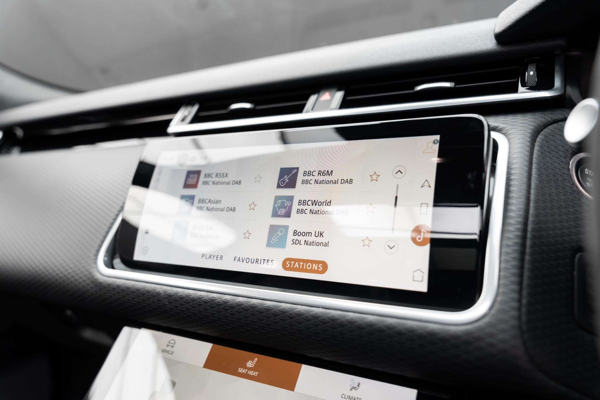 Land Rover Range Rover Velar view 21