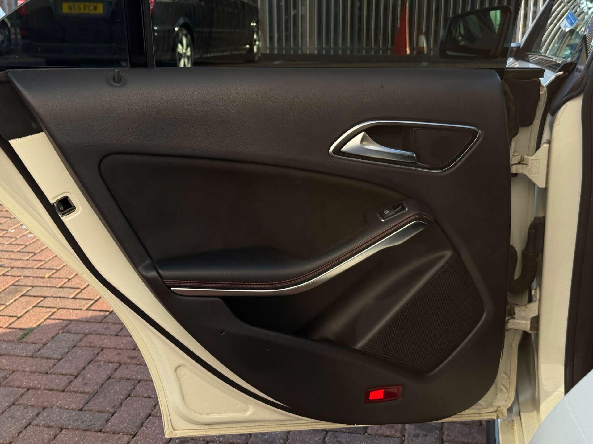 Mercedes-Benz Cla view 33