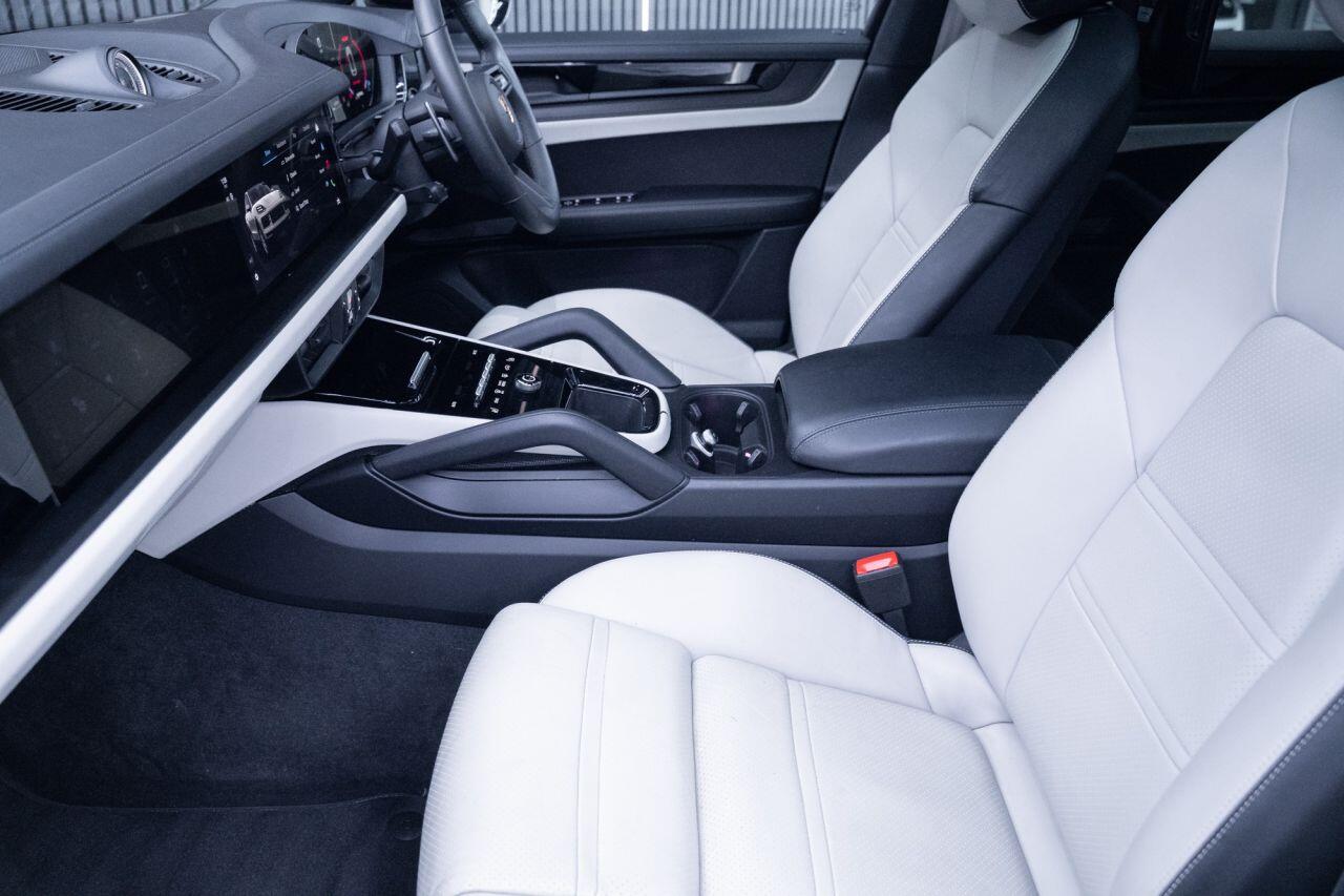 Porsche Cayenne view 38