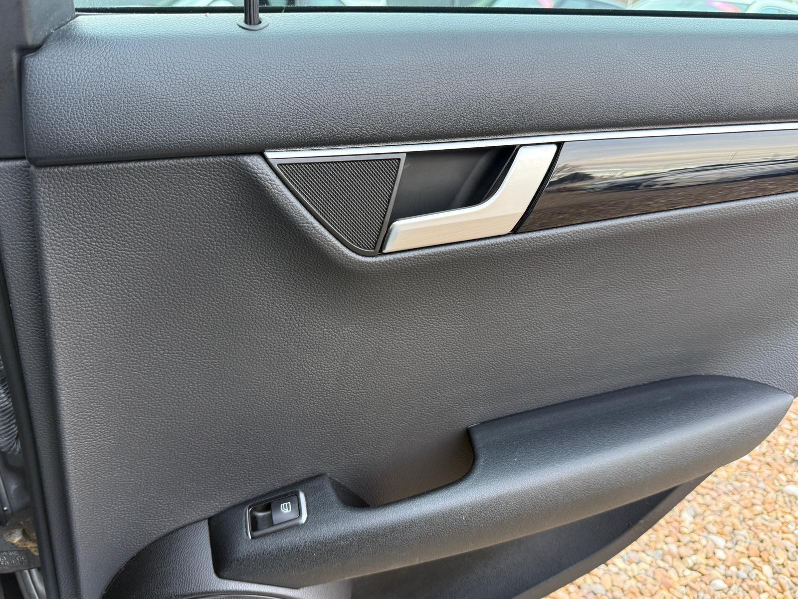Mercedes-Benz C Class view 53