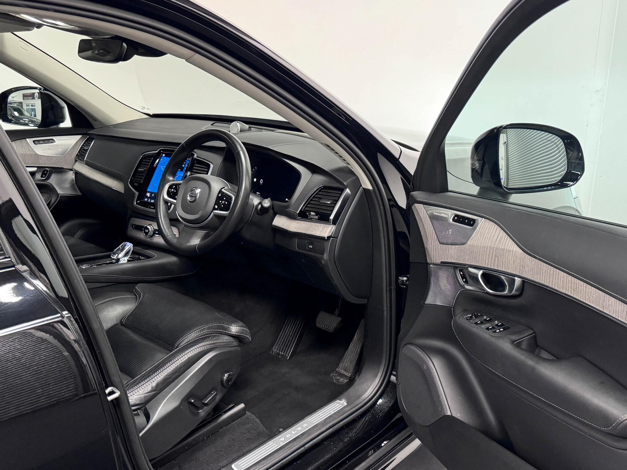 Volvo XC90 view 35