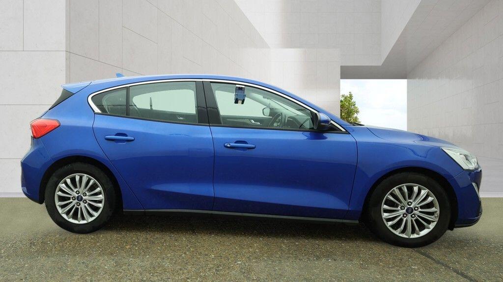 Ford Focus view 11