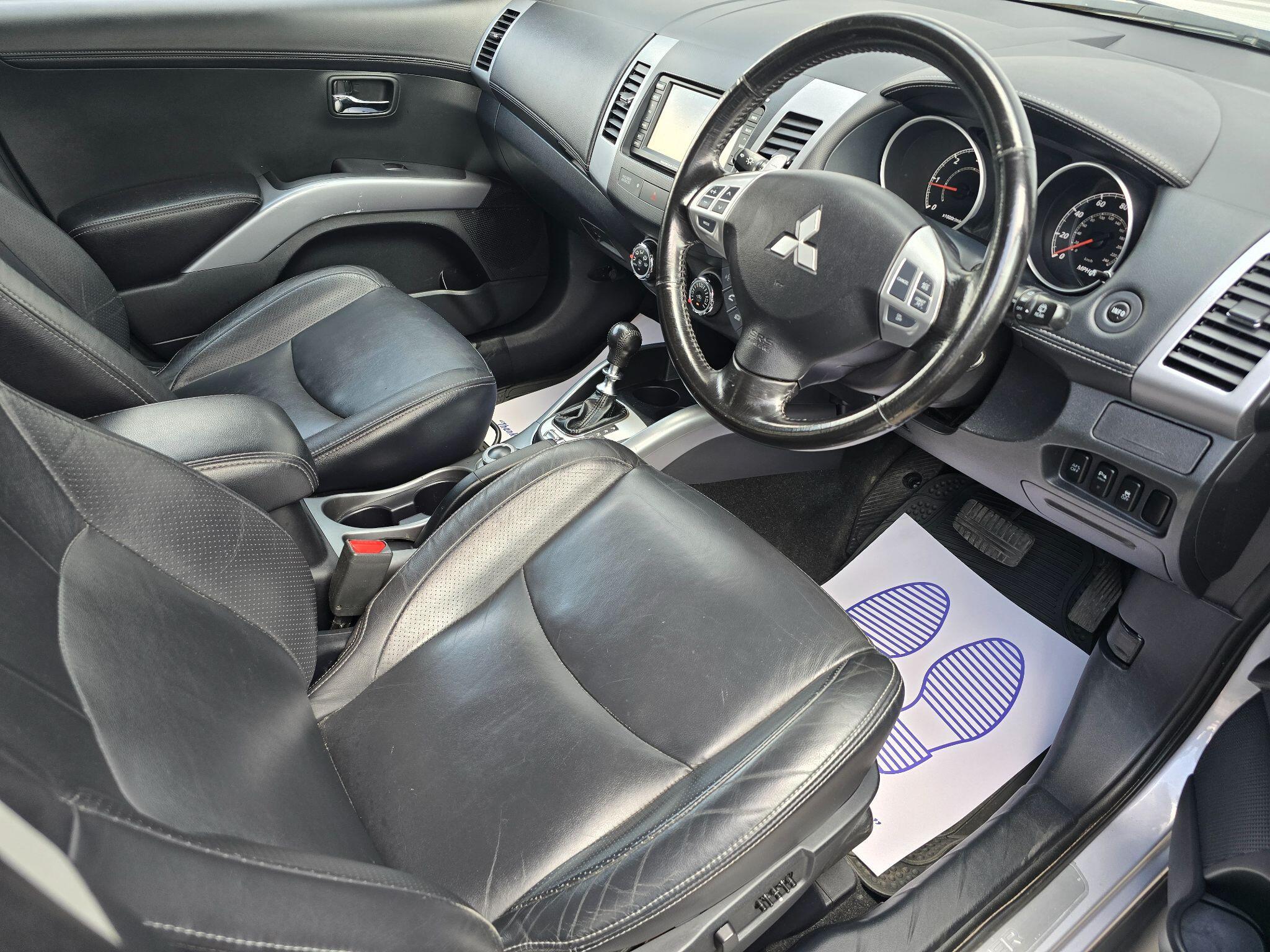 Mitsubishi Outlander view 17