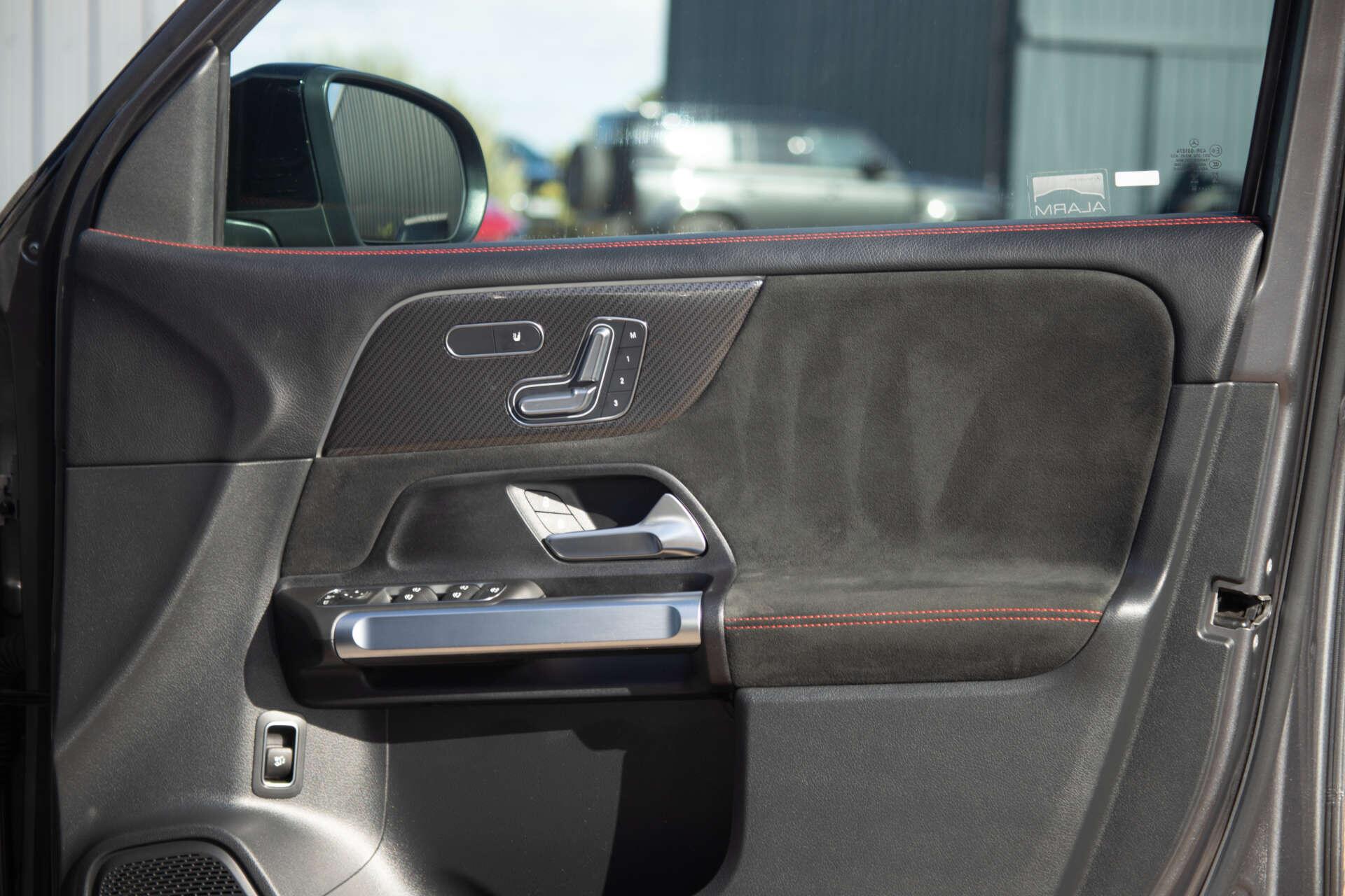 Mercedes-Benz GLB view 28
