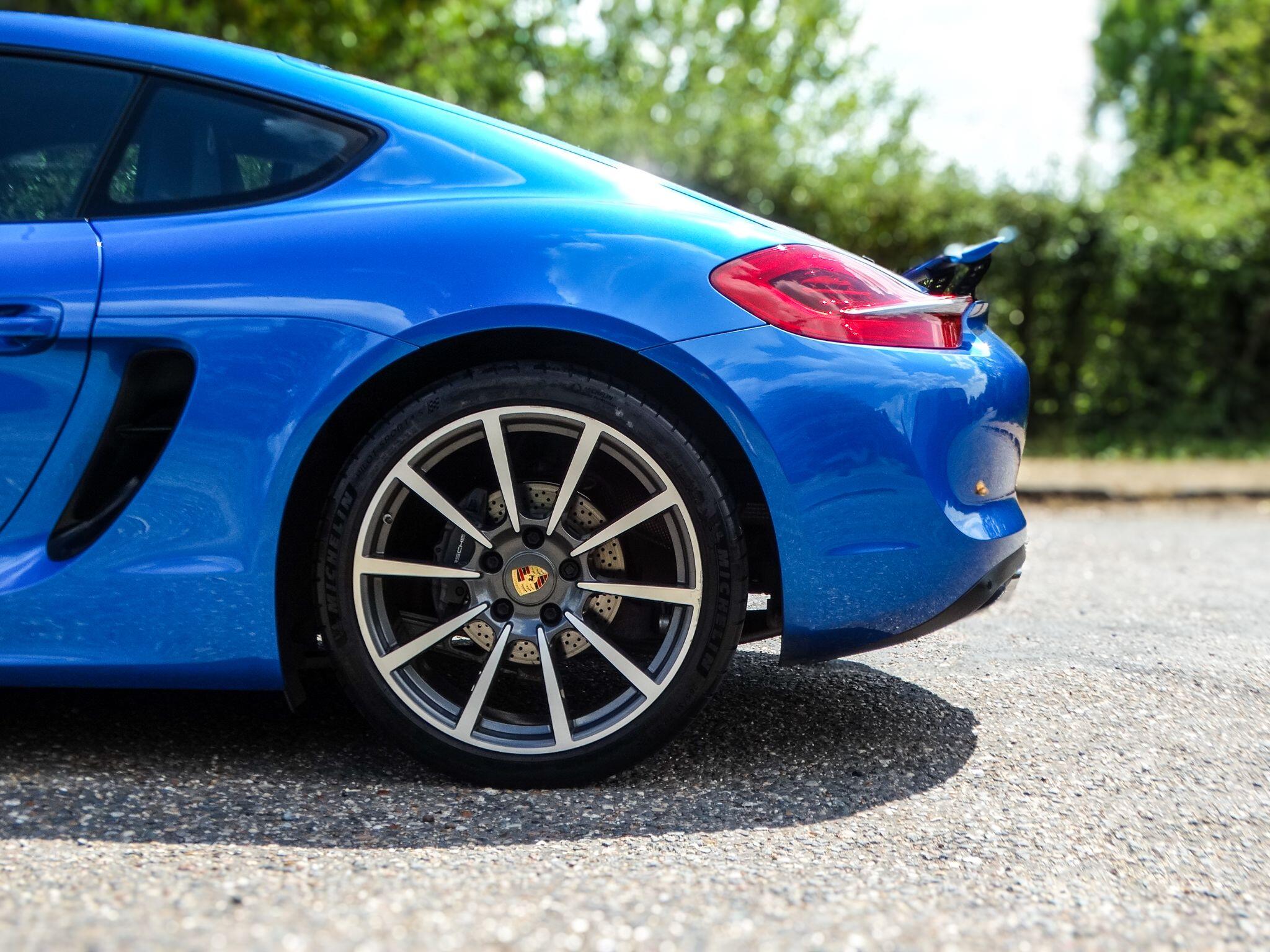 Porsche Cayman view 28