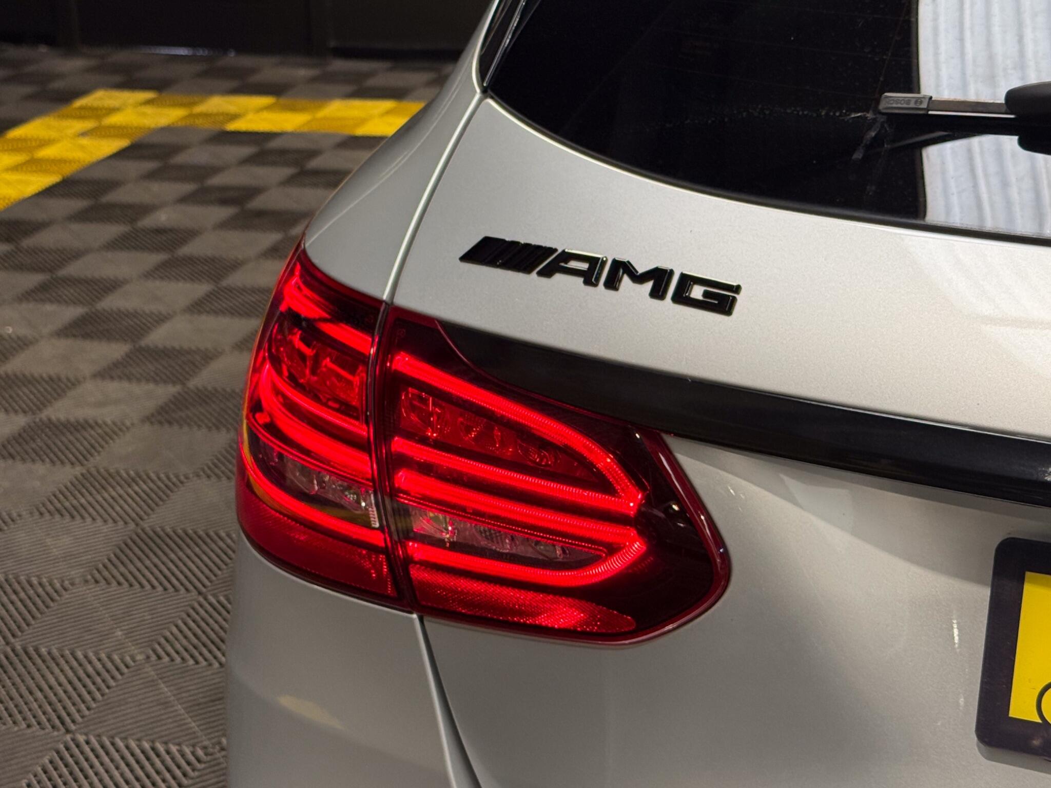Mercedes-Benz C-Class view 17