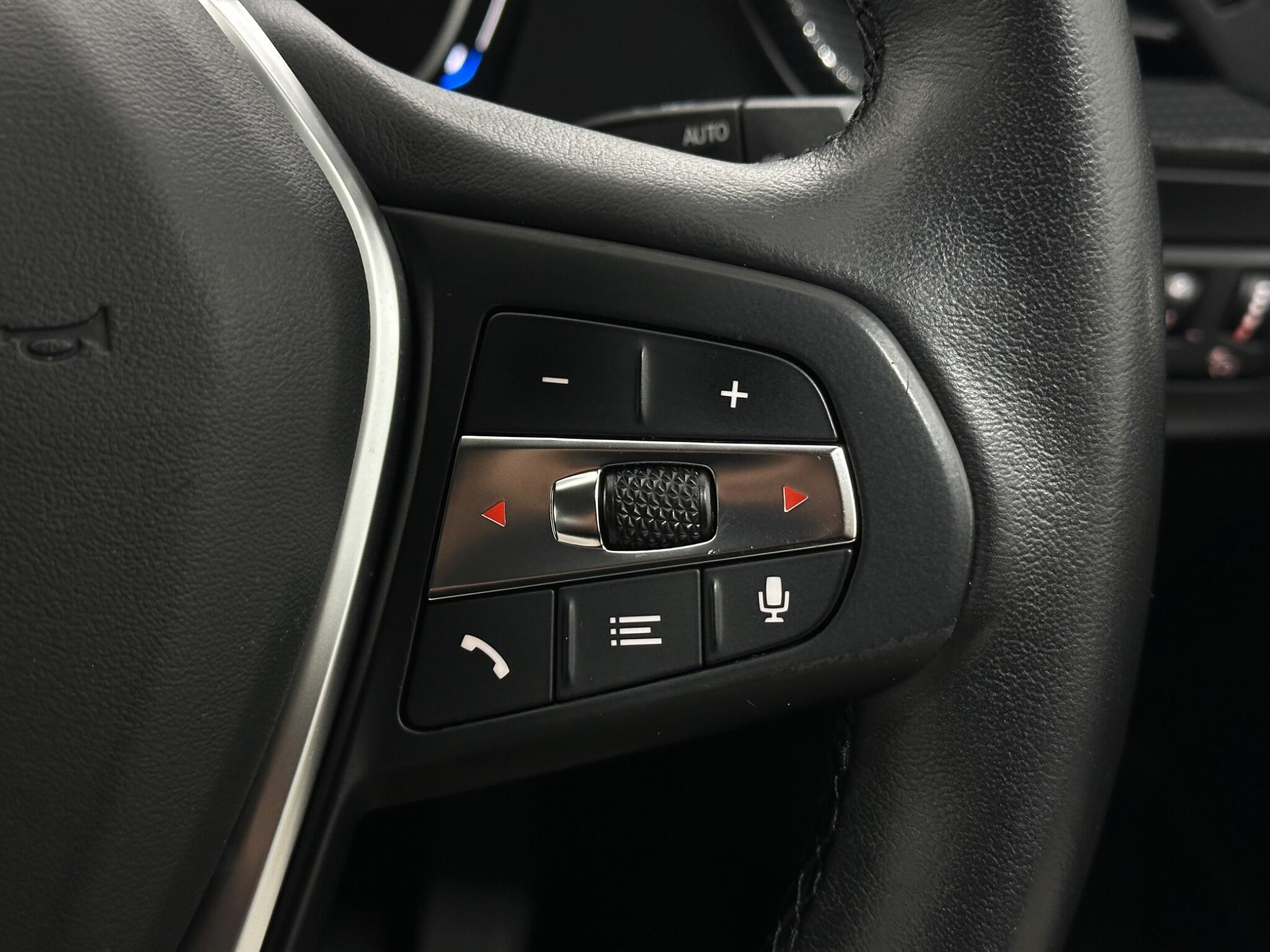 BMW 1 Series view 16