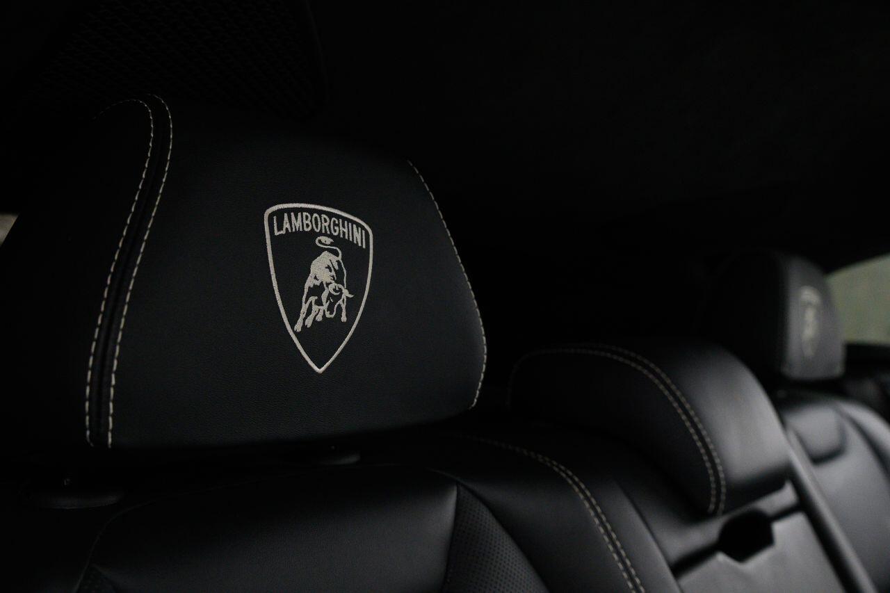 Lamborghini Urus view 56