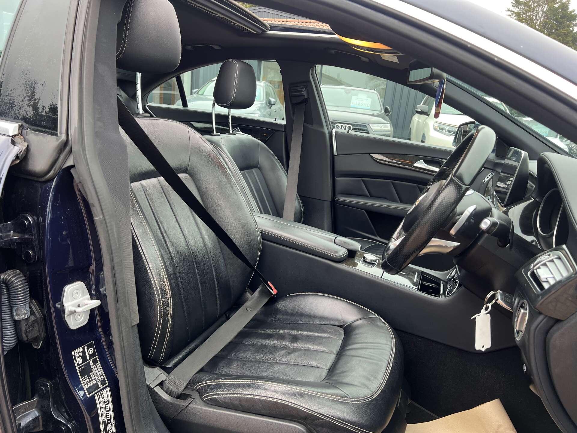 Mercedes-Benz CLS view 22