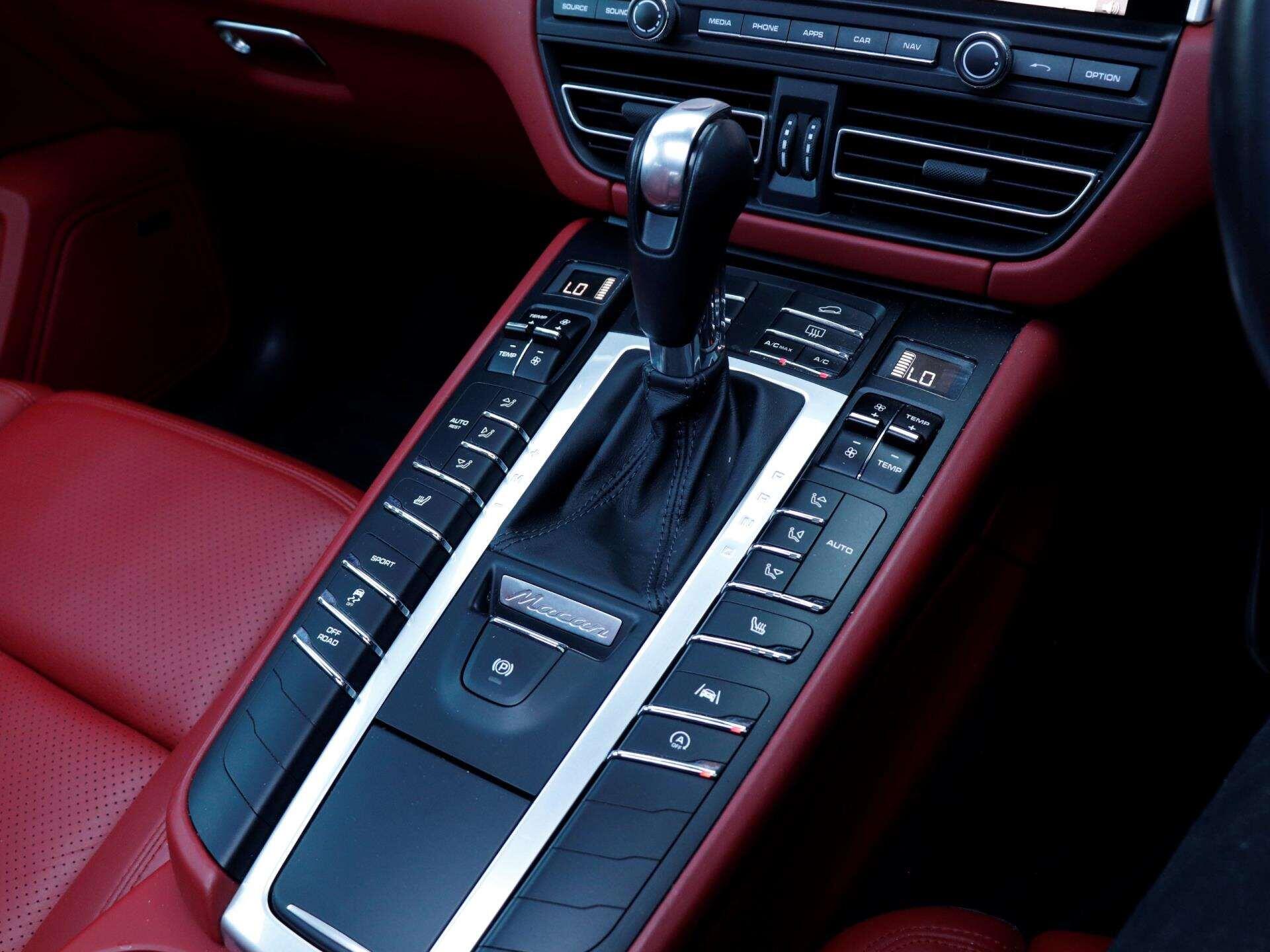 Porsche Macan view 16