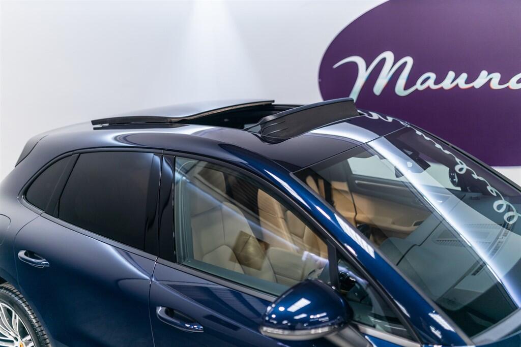 Porsche Macan view 12
