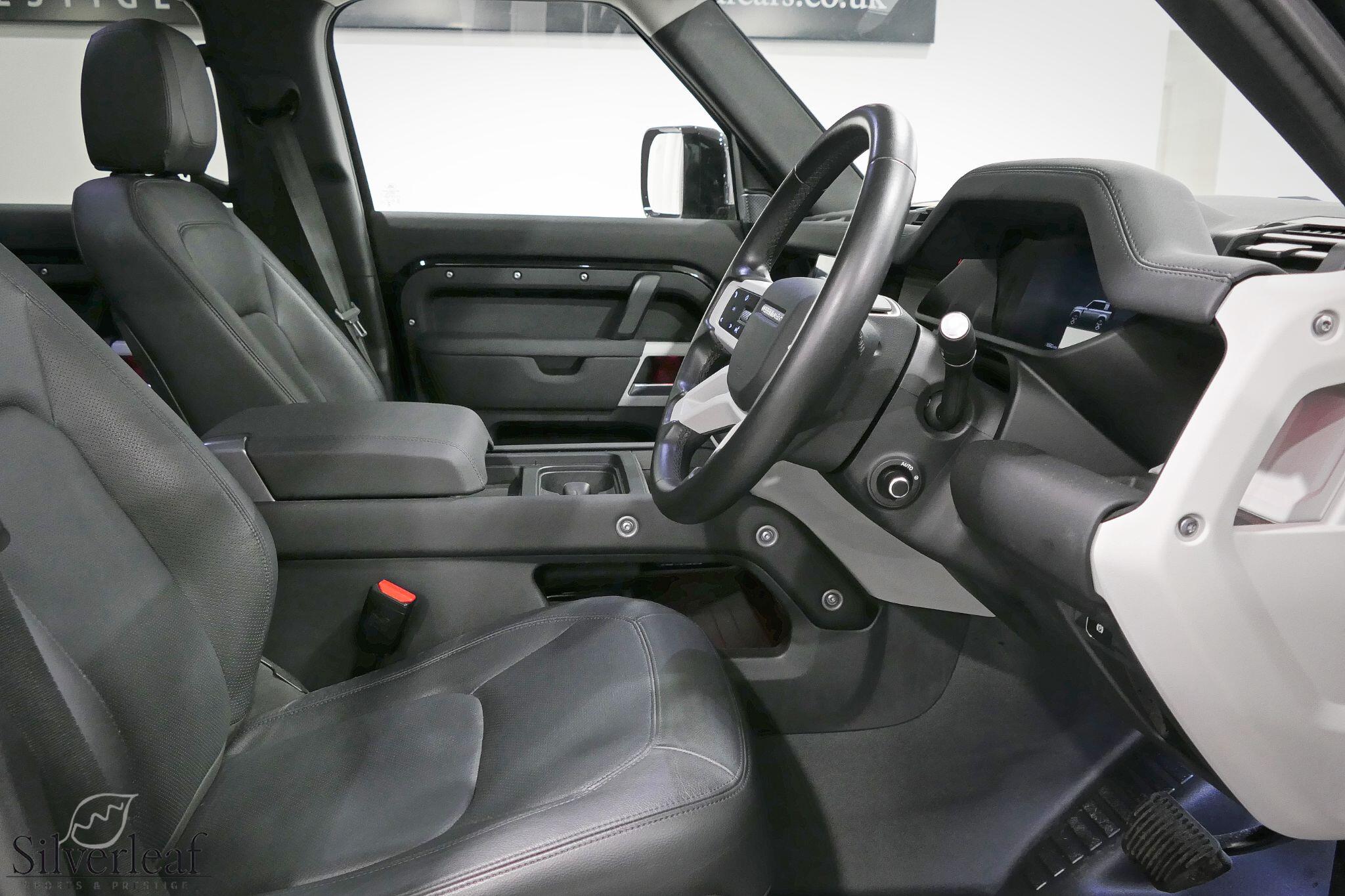 Land Rover Defender view 25