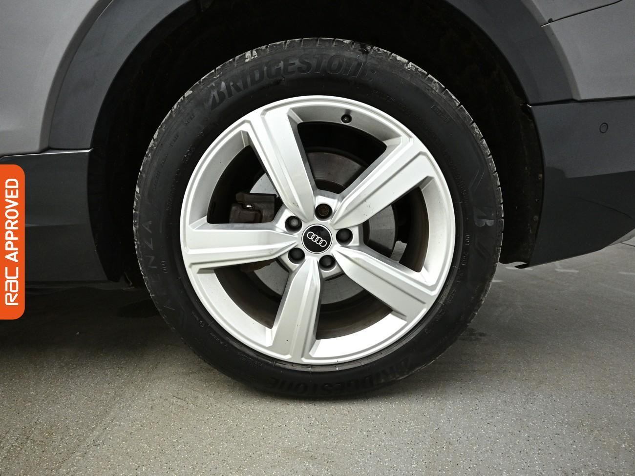 Audi E-Tron view 15