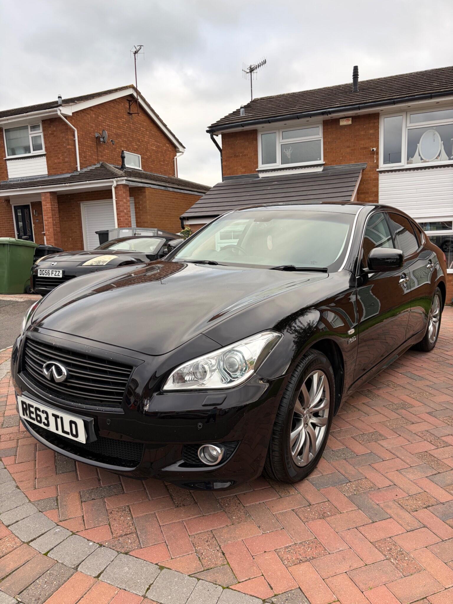 Infiniti M