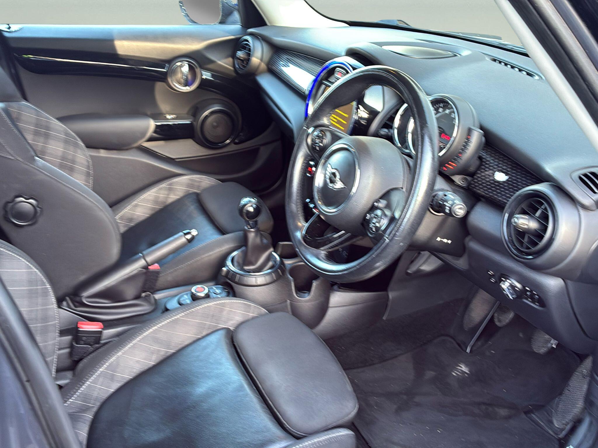 MINI Hatch view 10