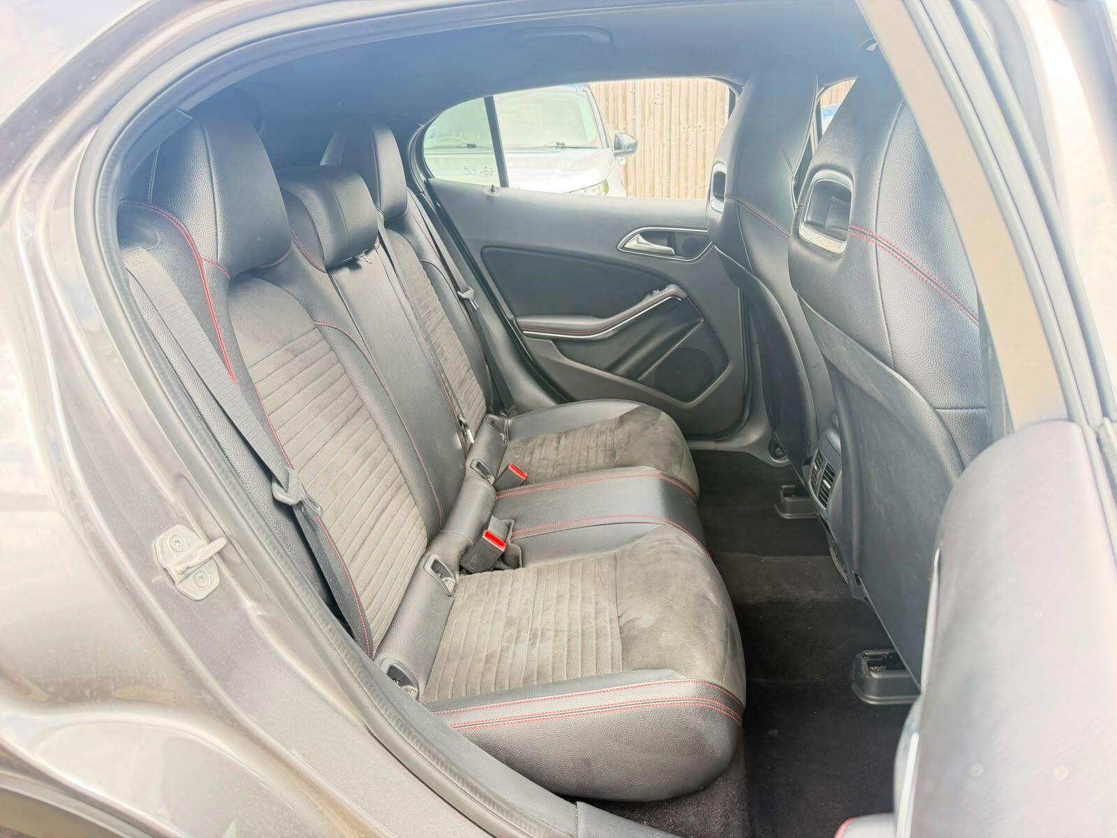 Mercedes-Benz Gla view 15