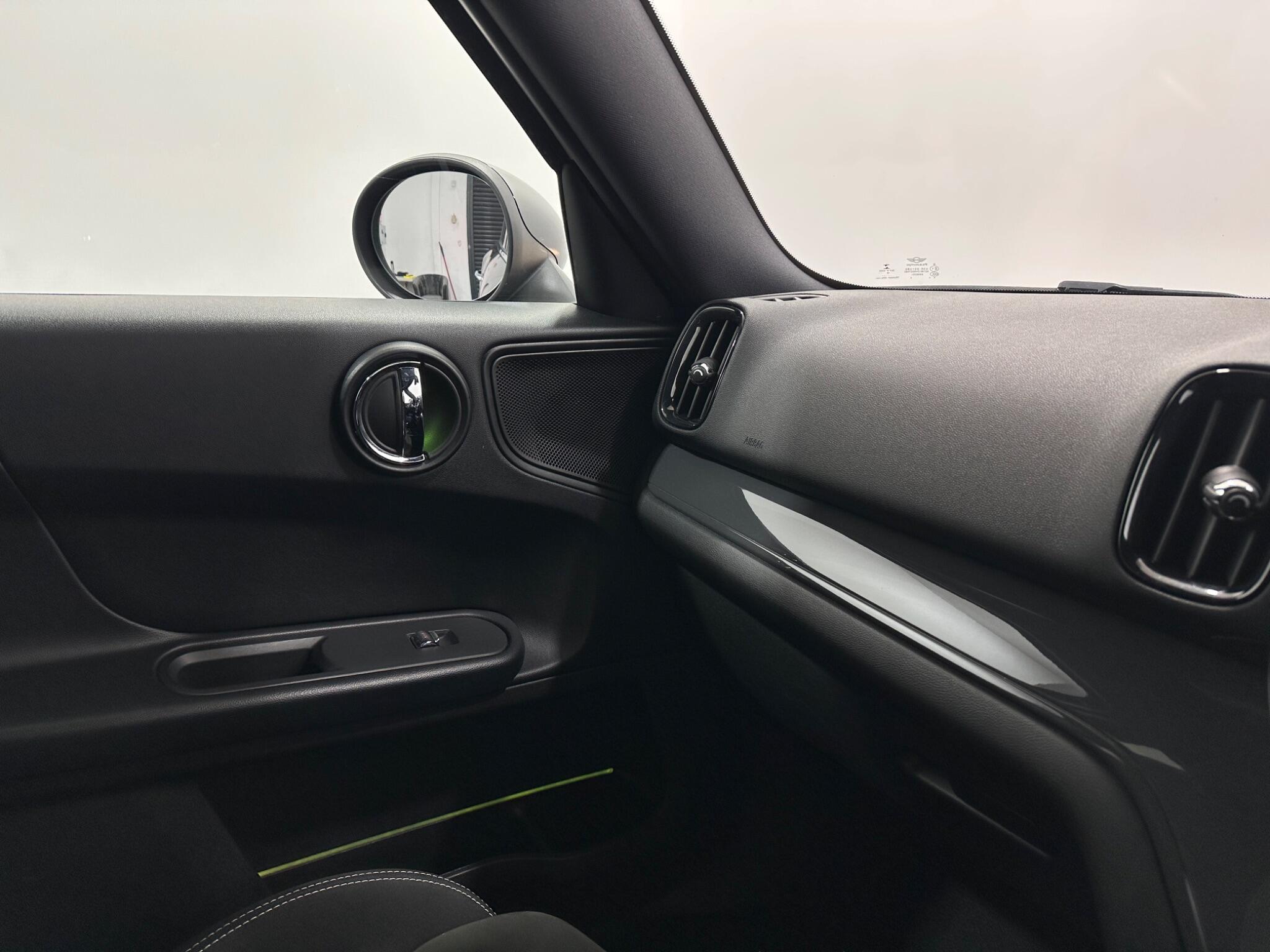 Mini Countryman view 26