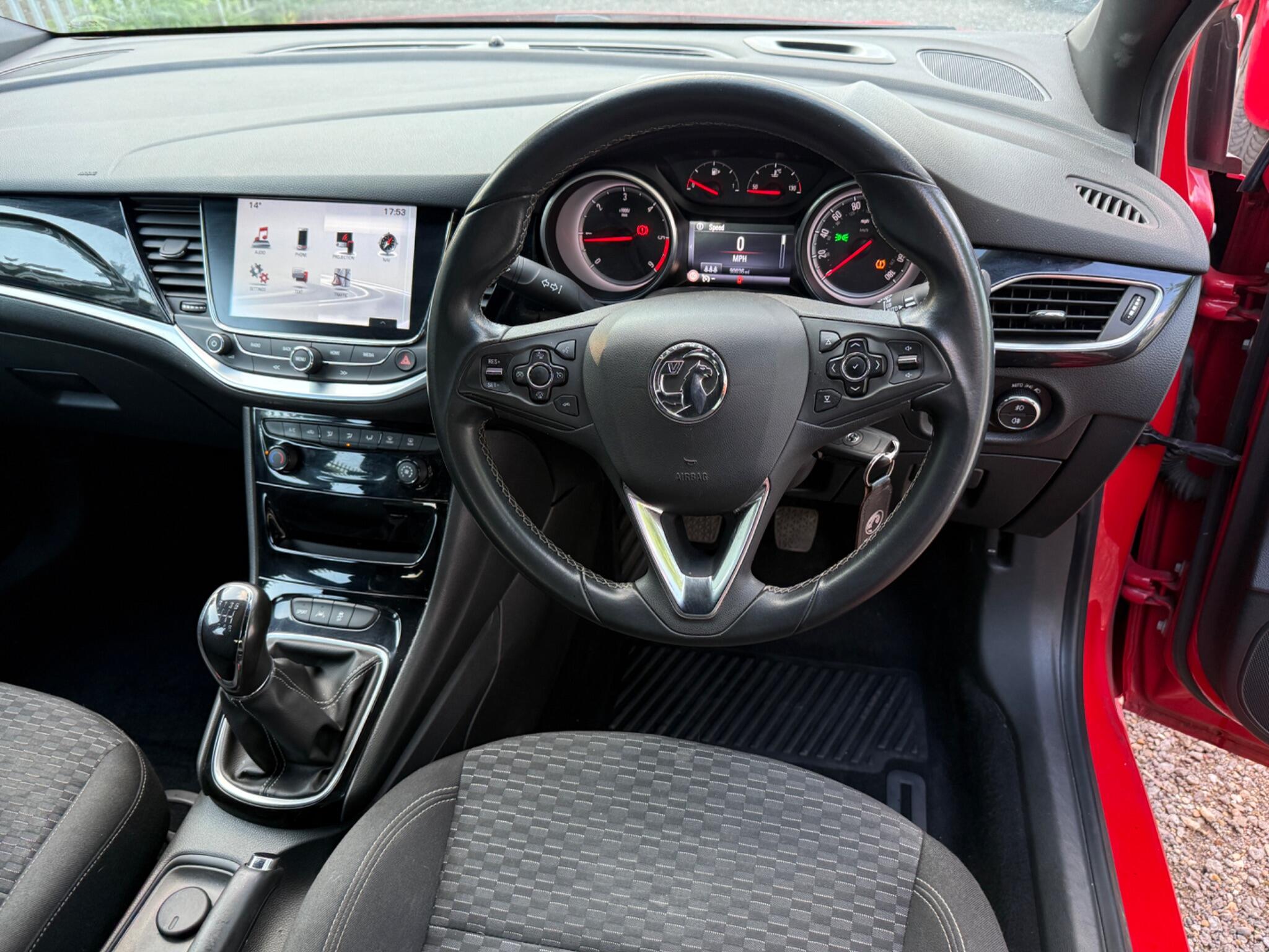 2017 Vauxhall Astra image 16