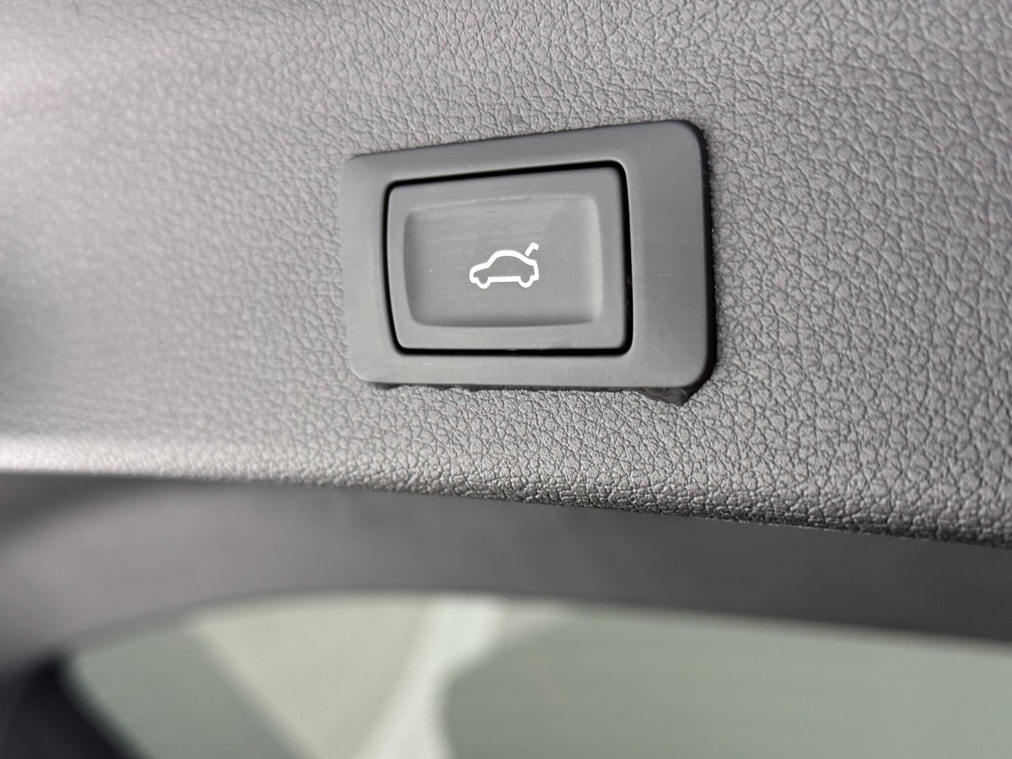 Audi Q3 view 10