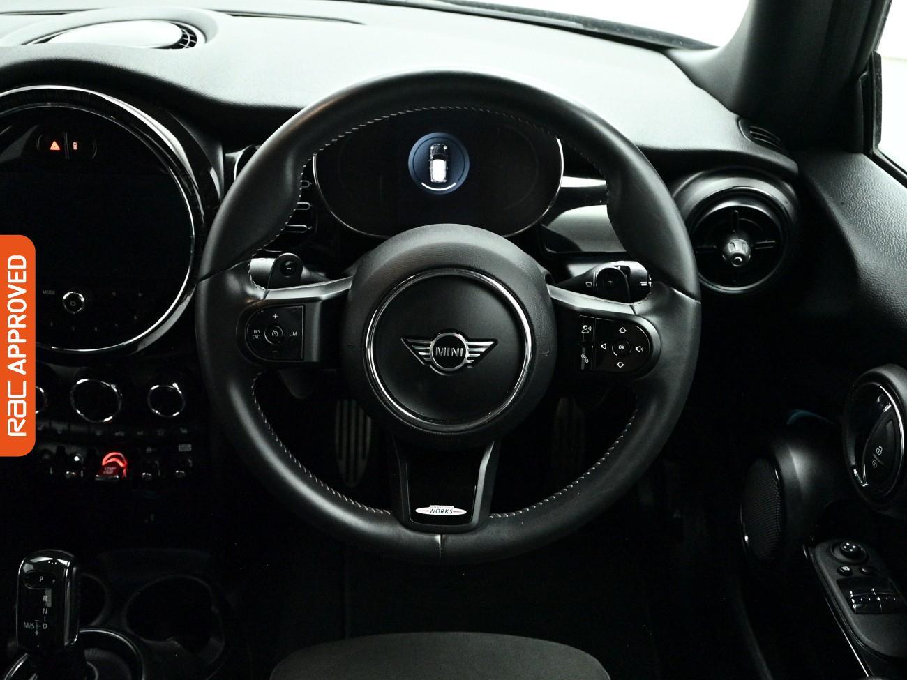 Mini Hatch view 9