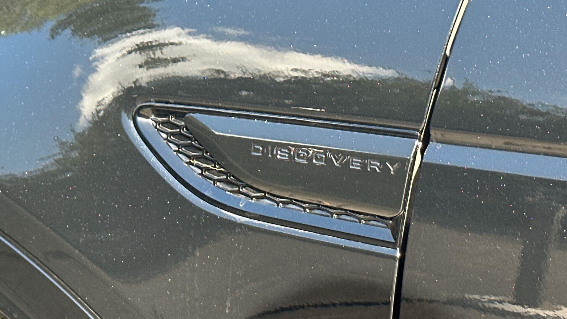 Land Rover Discovery Sport view 29
