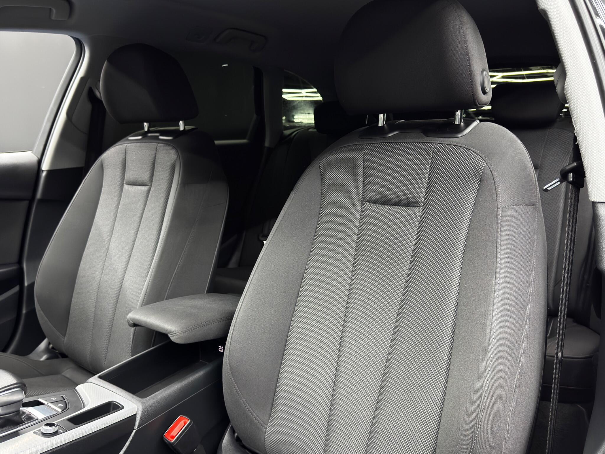 Audi A4 view 14