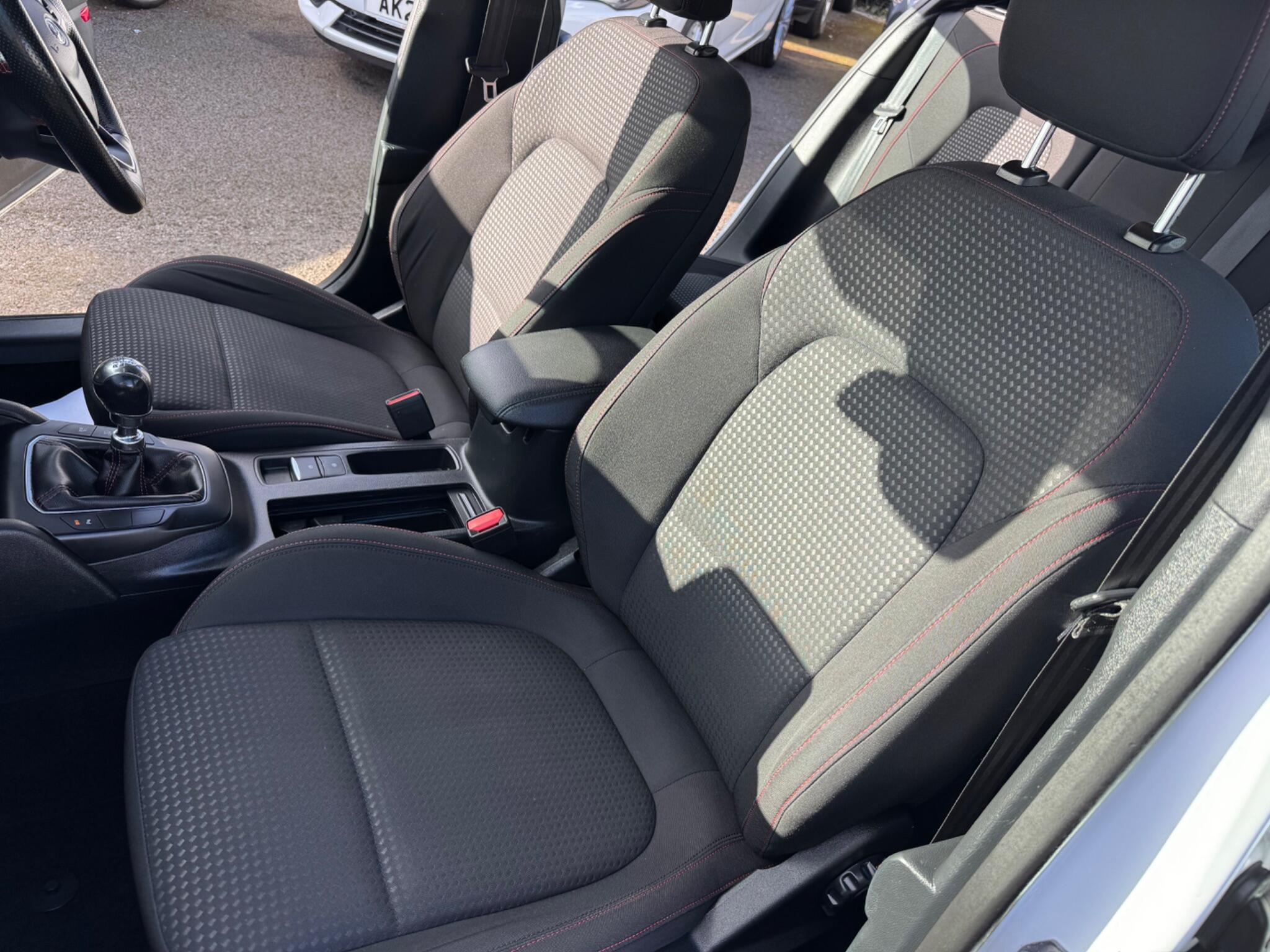 Ford Focus view 37