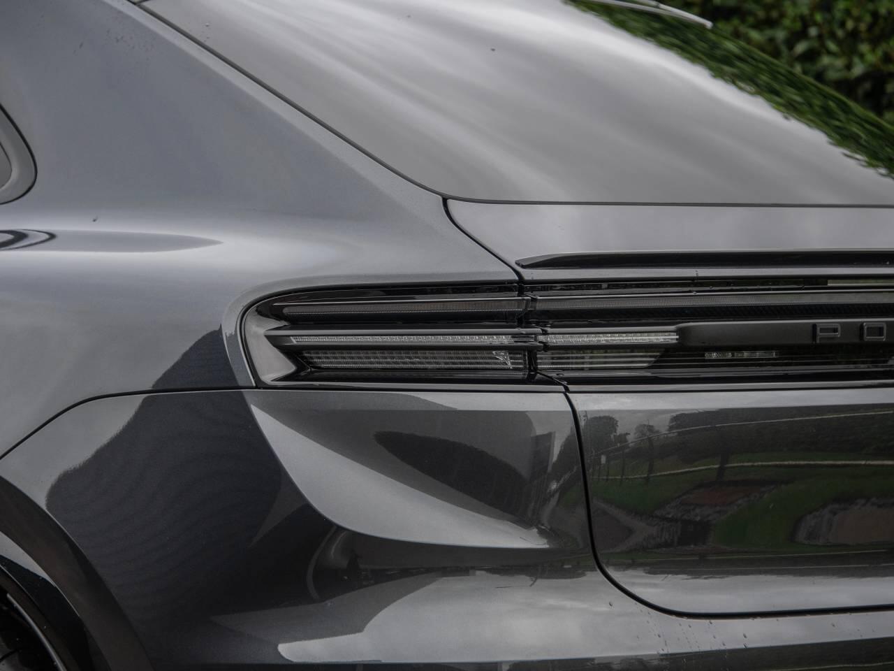 Porsche Macan view 25