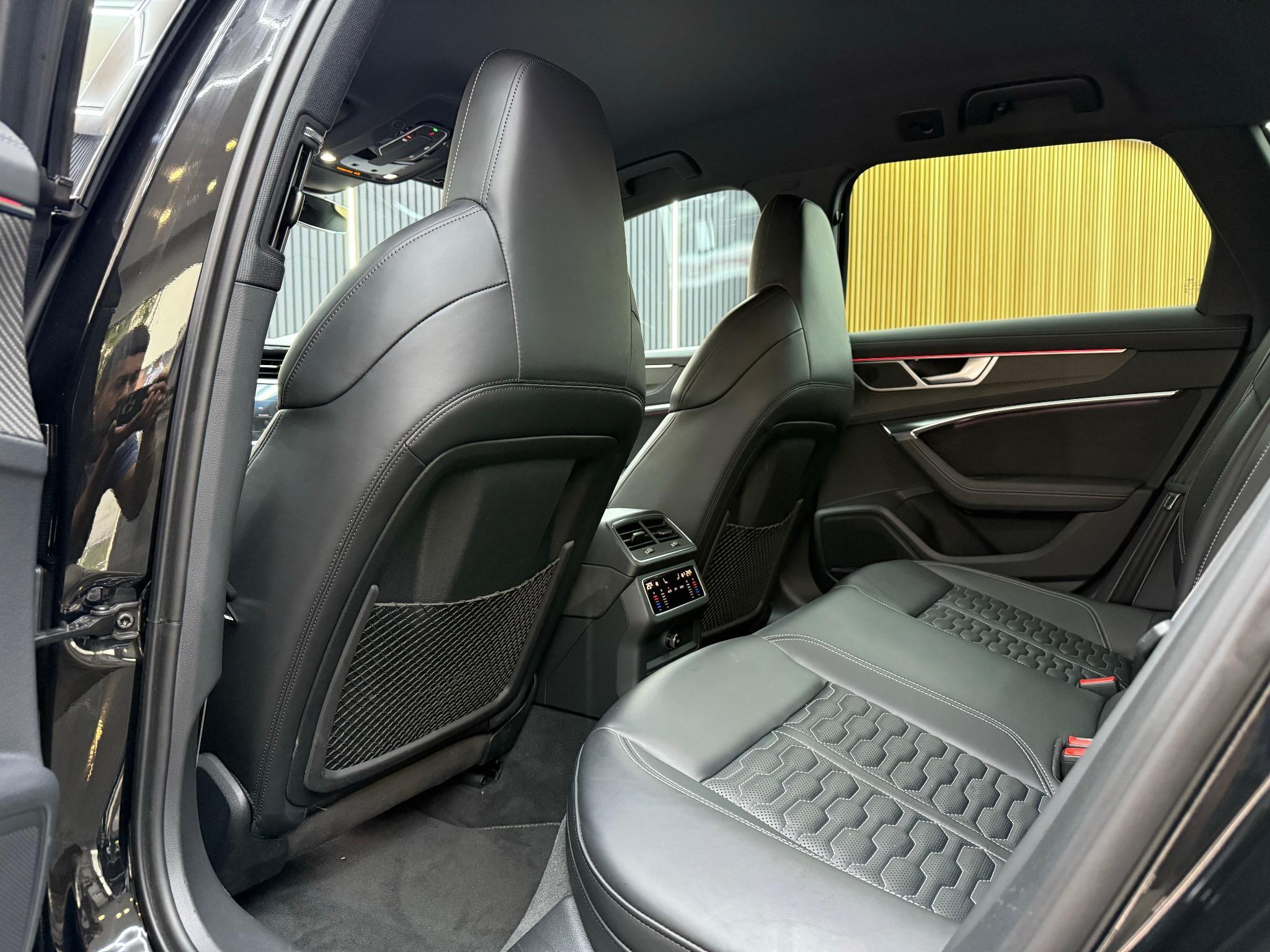 Audi RS6 Avant view 17