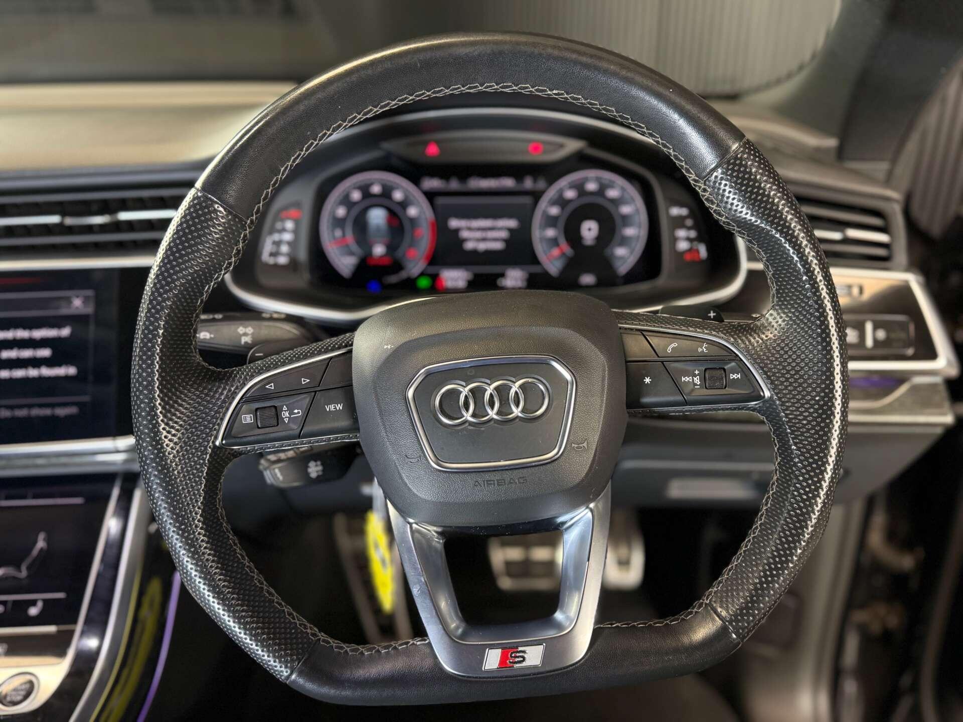 Audi Q8 view 33