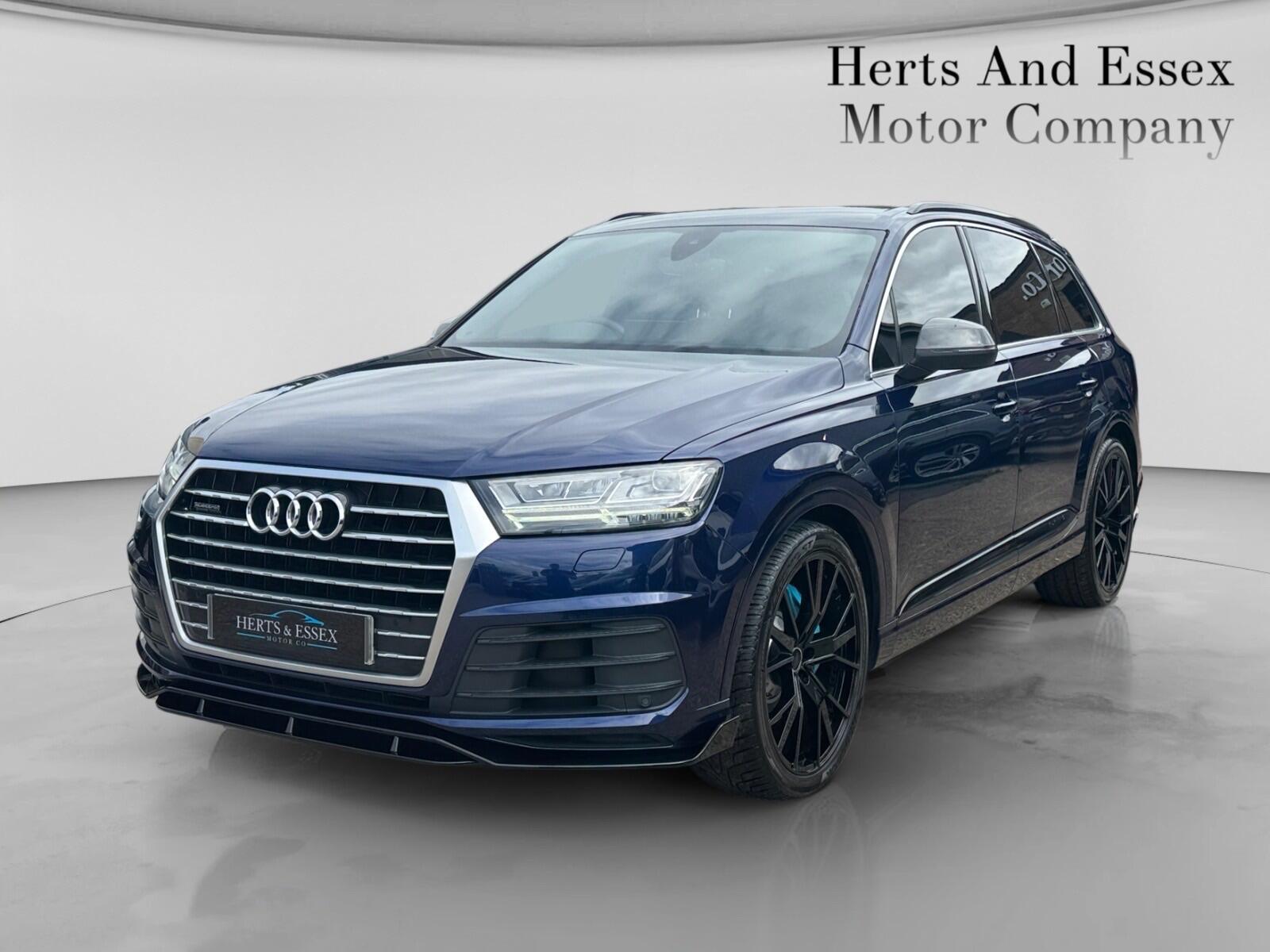 Audi Q7 view 3