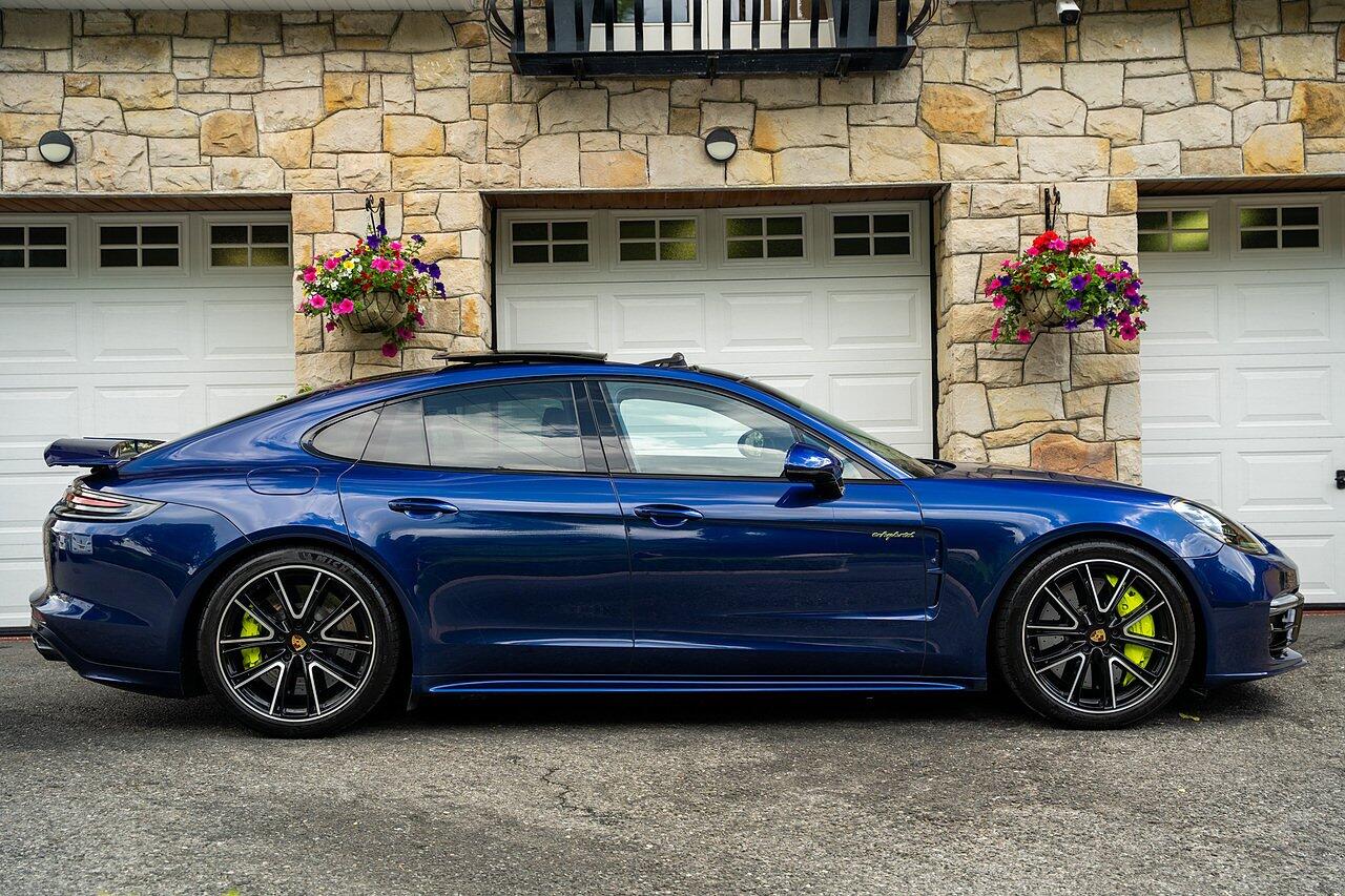 Porsche Panamera view 3